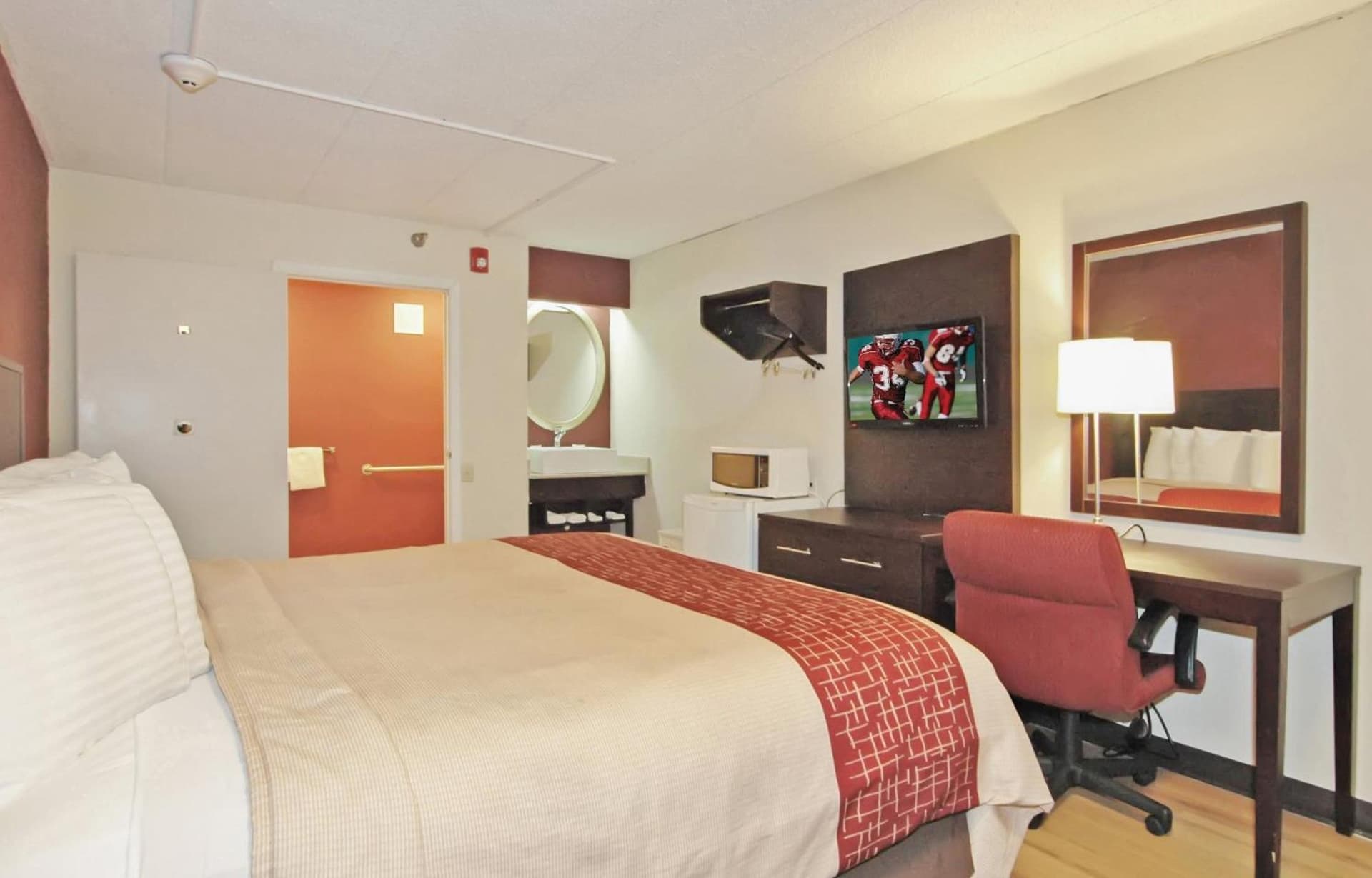Red Roof Inn PLUS Chicago - Hoffman Estates gallery photo in Hoffman Estates, IL — image 7