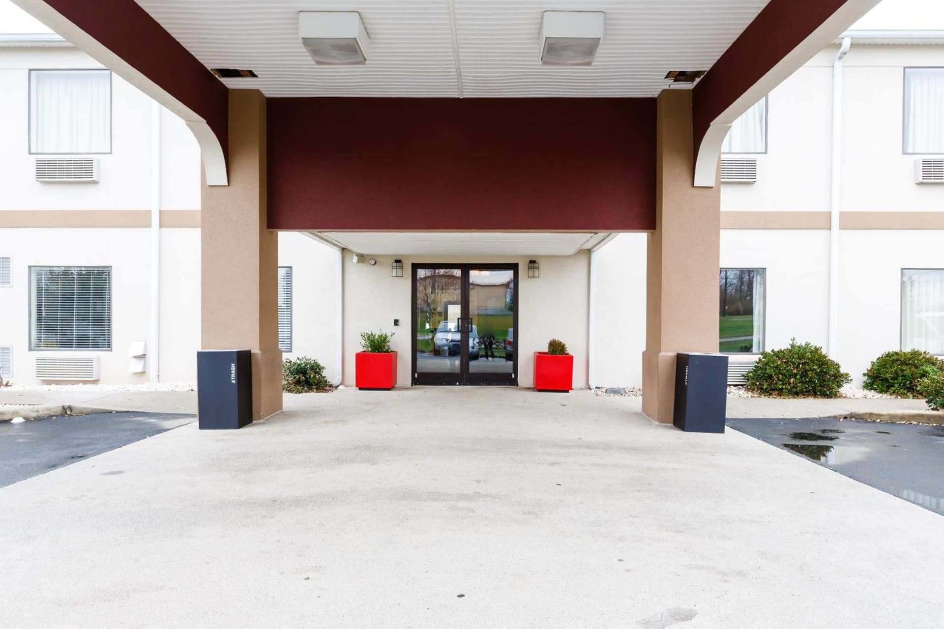 Red Roof Inn PLUS+ Danville, KY interior in Danville, KY — gallery photo 2