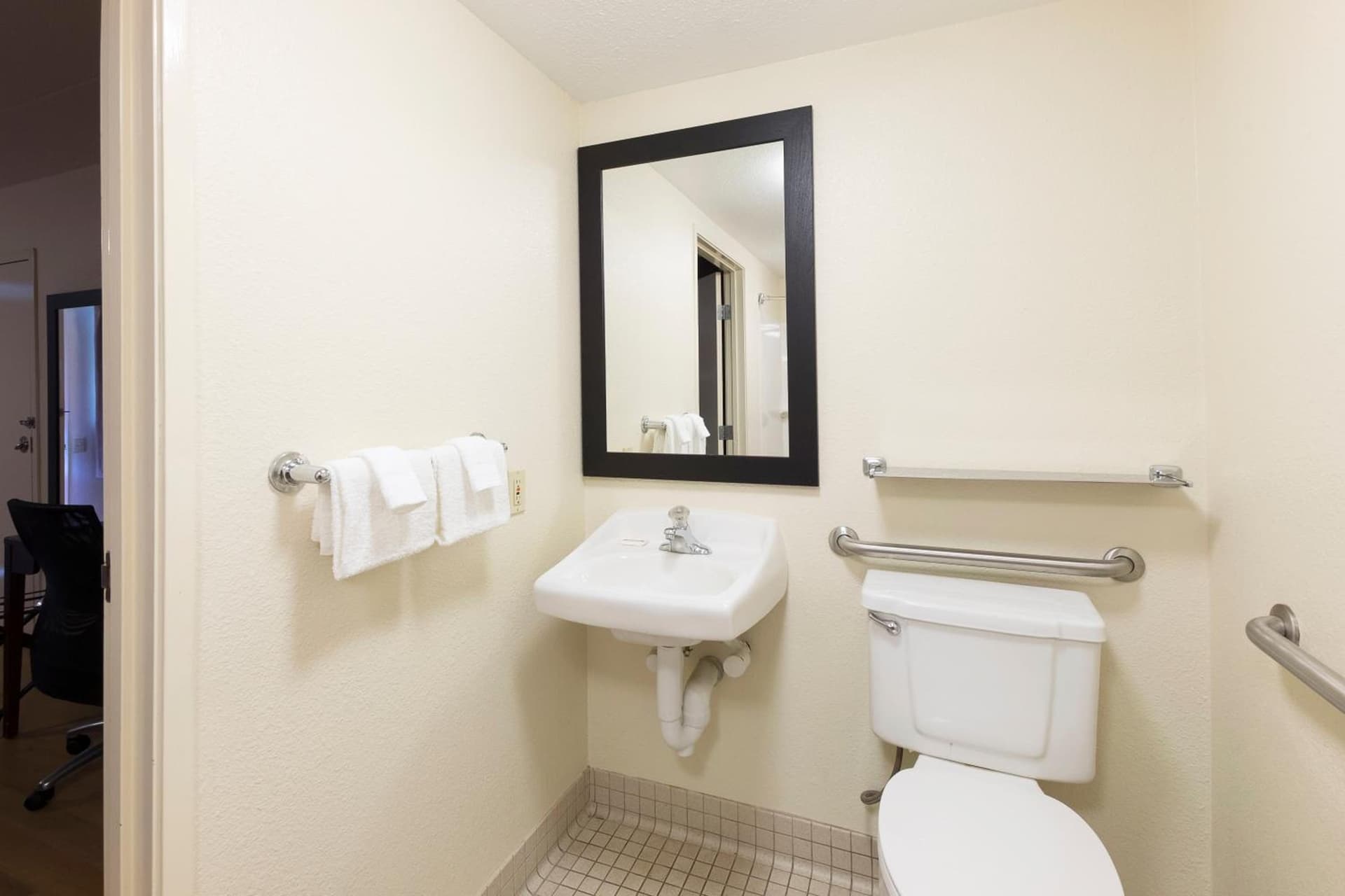 Red Roof Inn PLUS+ West Springfield gallery photo in Springfield, MA — image 12