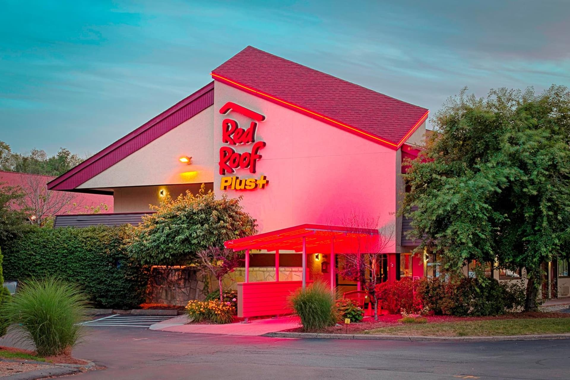 Red Roof Inn PLUS+ West Springfield property views in Springfield, MA — gallery photo 3