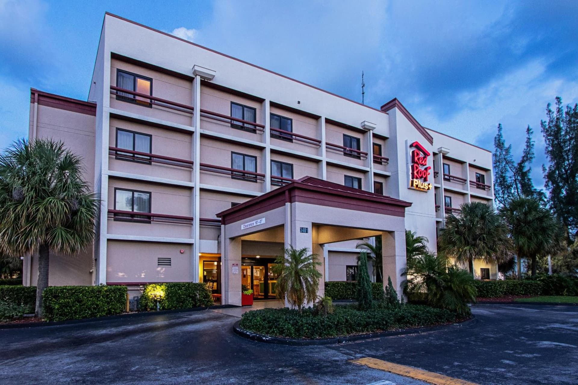 Red Roof Inn PLUS Miami Airport gallery photo in Miami, FL — image 9