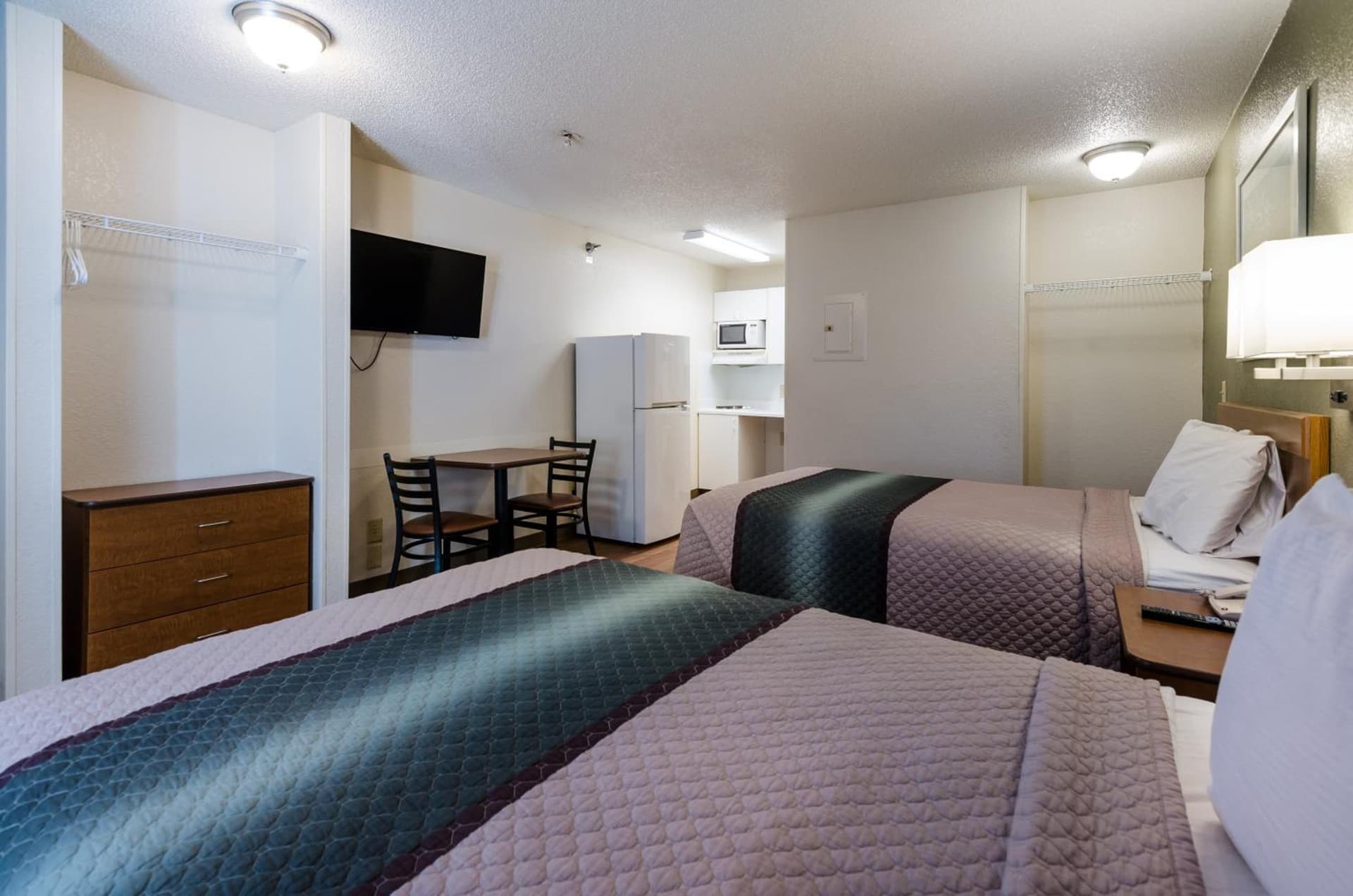 Suburban Studios Winston Salem-University Parkway interior in Winston-Salem, NC — gallery photo 2