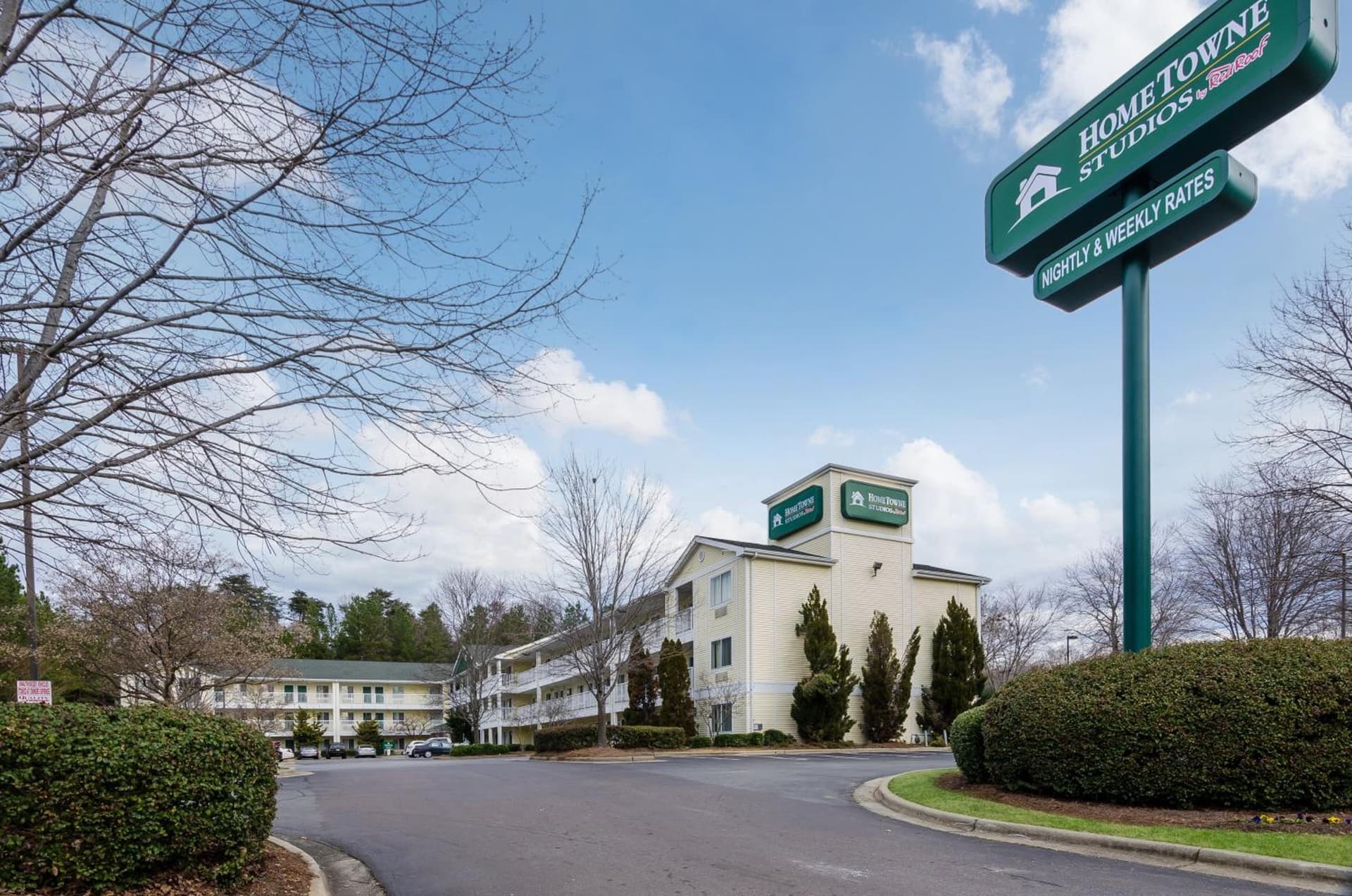 Suburban Studios Winston Salem-University Parkway interior in Winston-Salem, NC — gallery photo 2