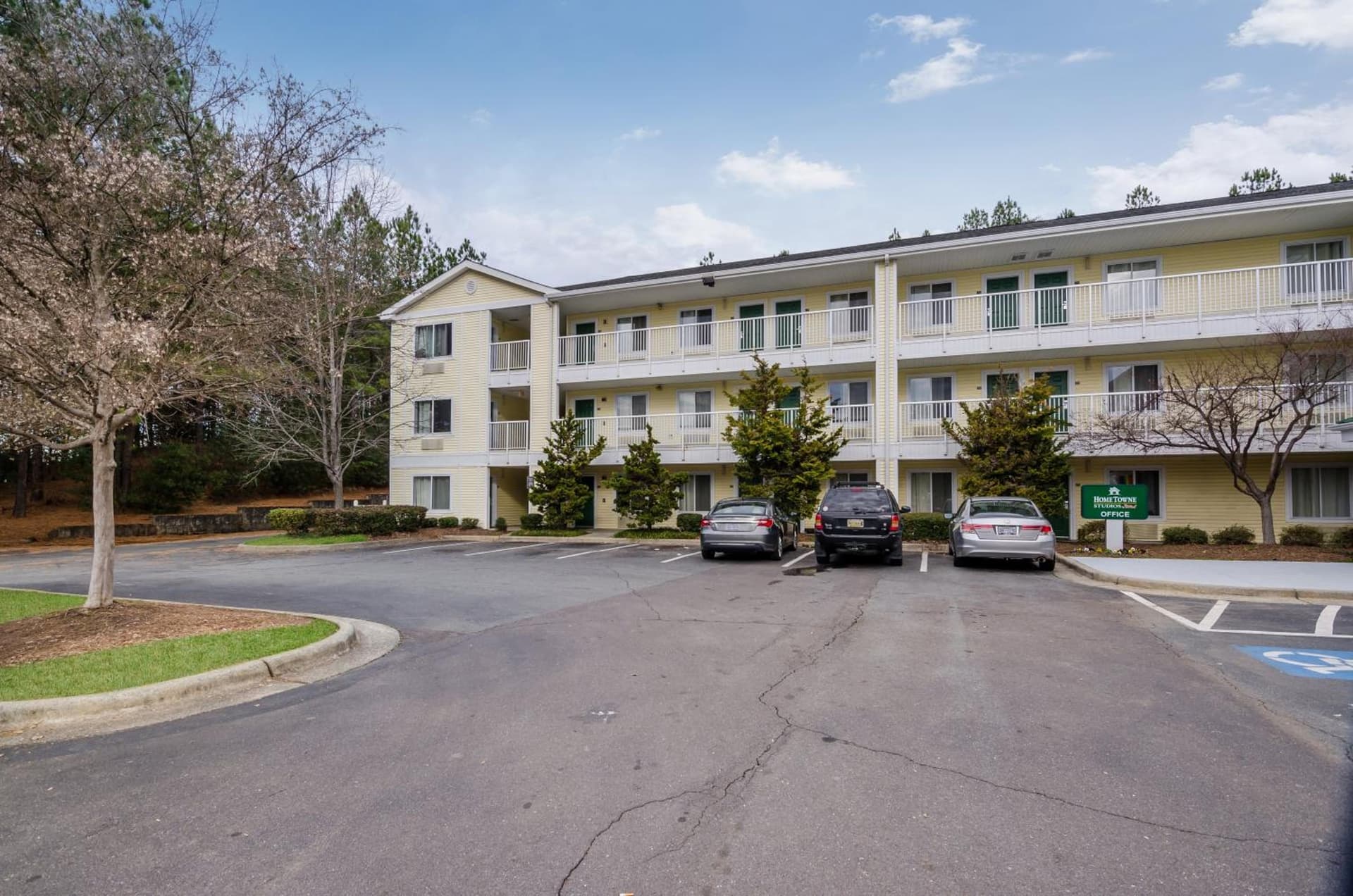 Suburban Studios Winston Salem-University Parkway property views in Winston-Salem, NC — gallery photo 3
