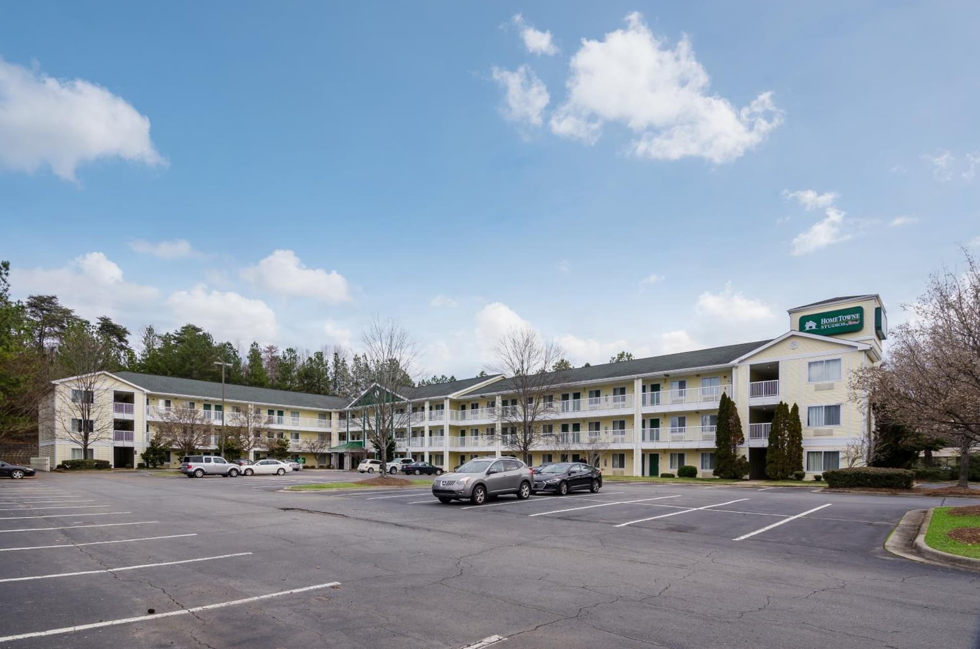 Suburban Studios Winston Salem-University Parkway gallery photo in Winston-Salem, NC — image 17