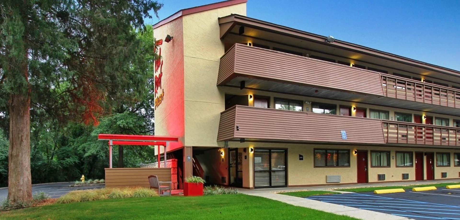 Red Roof Inn PLUS+ Atlanta - Buckhead interior in Atlanta, GA — gallery photo 2