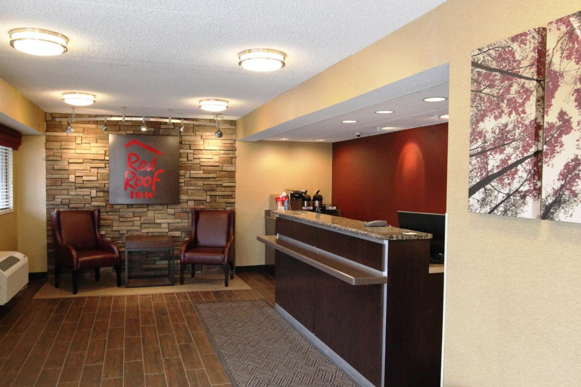 Red Roof Inn Albany Airport interior in Albany, NY — gallery photo 2