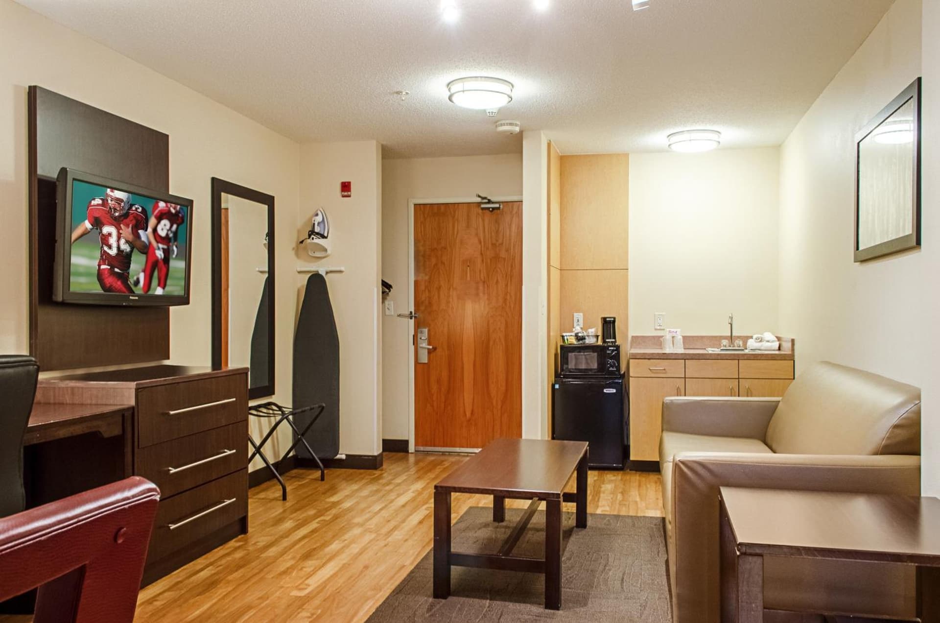 Red Roof Inn PLUS Raleigh Downtown NCSU Conv Center gallery photo in Raleigh, NC — image 28