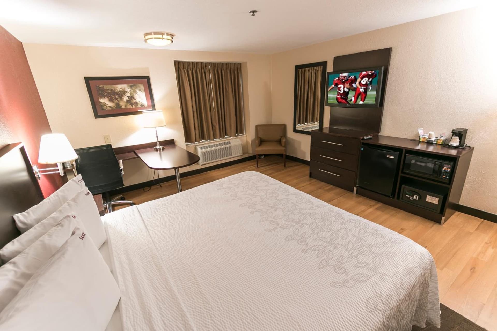 Red Roof Inn PLUS Raleigh Downtown NCSU Conv Center gallery photo in Raleigh, NC — image 16