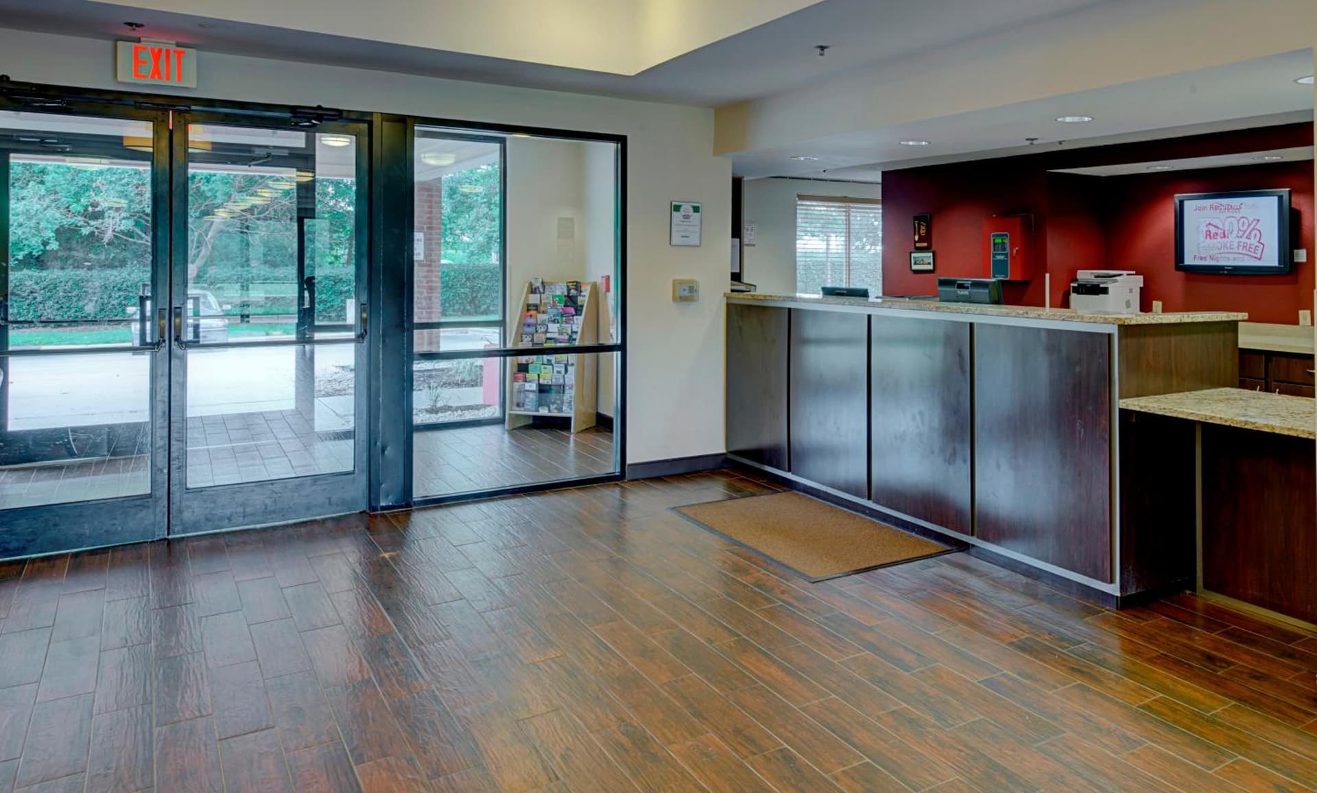 Red Roof Inn PLUS Raleigh Downtown NCSU Conv Center gallery photo in Raleigh, NC — image 35