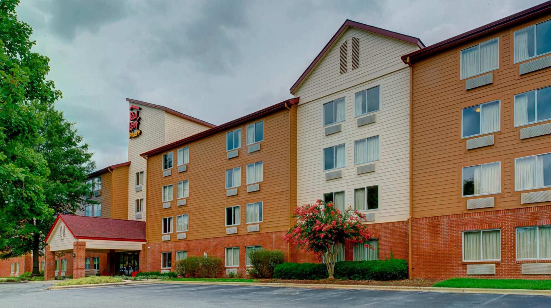 Red Roof Inn PLUS Raleigh Downtown NCSU Conv Center property views in Raleigh, NC — gallery photo 3