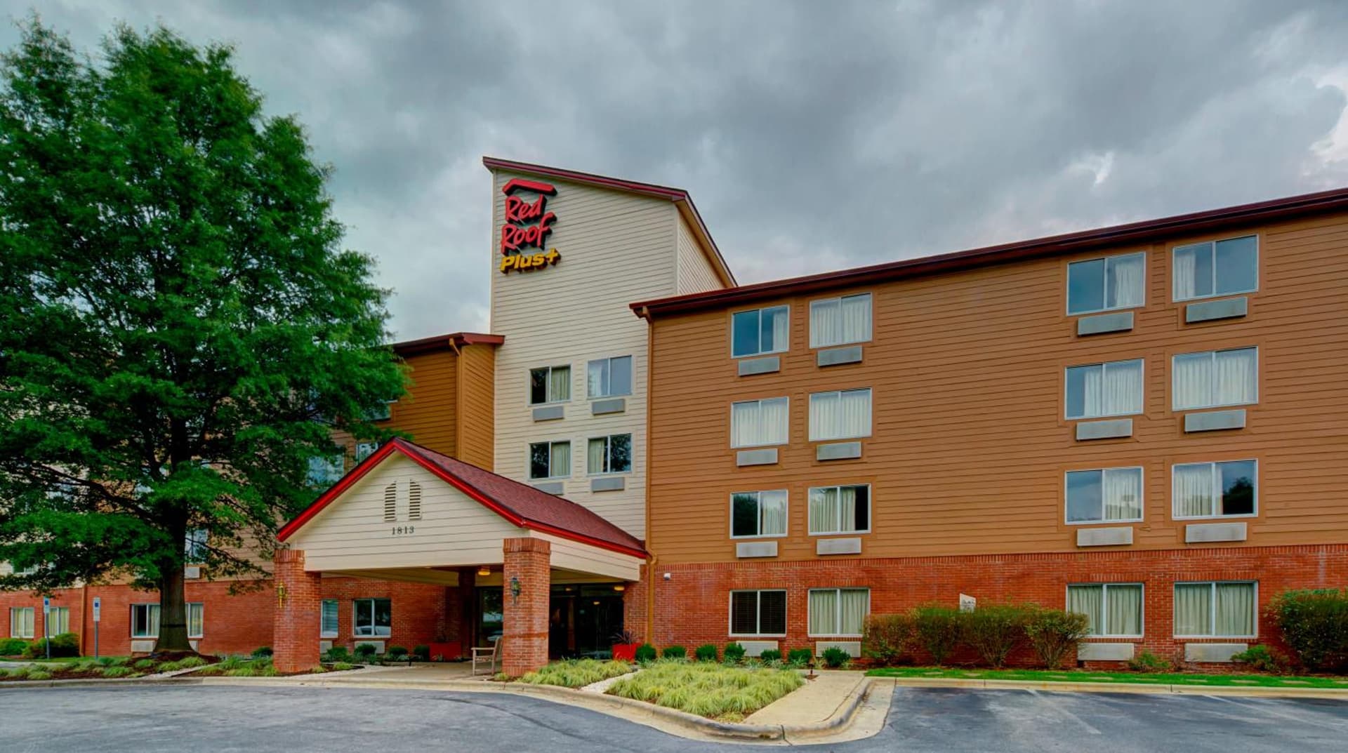 Red Roof Inn PLUS Raleigh Downtown NCSU Conv Center gallery photo in Raleigh, NC — image 22