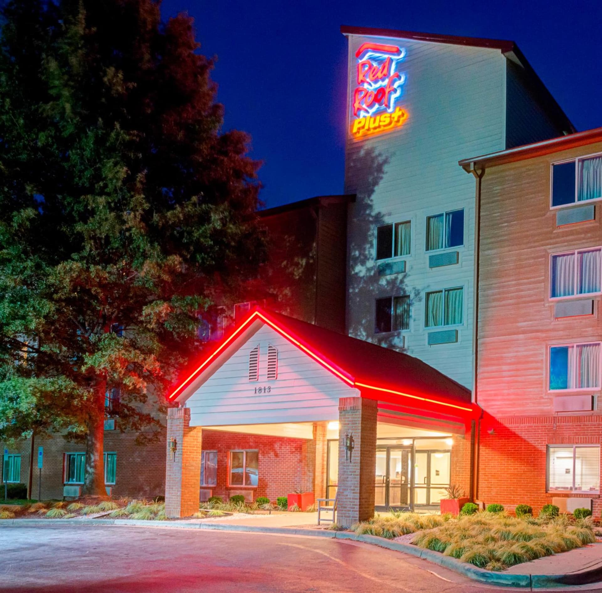 Red Roof Inn PLUS Raleigh Downtown NCSU Conv Center gallery photo in Raleigh, NC — image 23