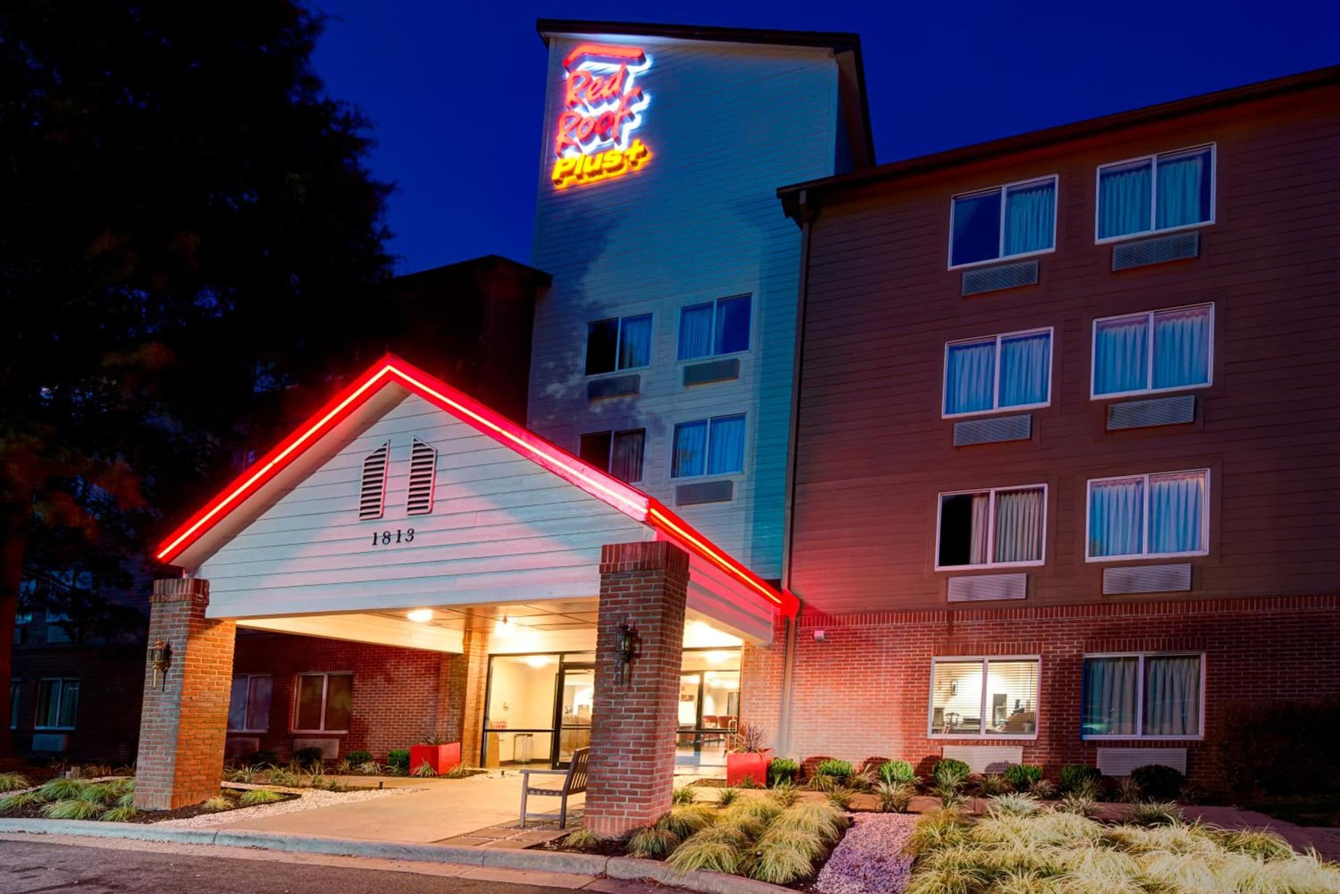 Red Roof Inn PLUS Raleigh Downtown NCSU Conv Center gallery photo in Raleigh, NC — image 9