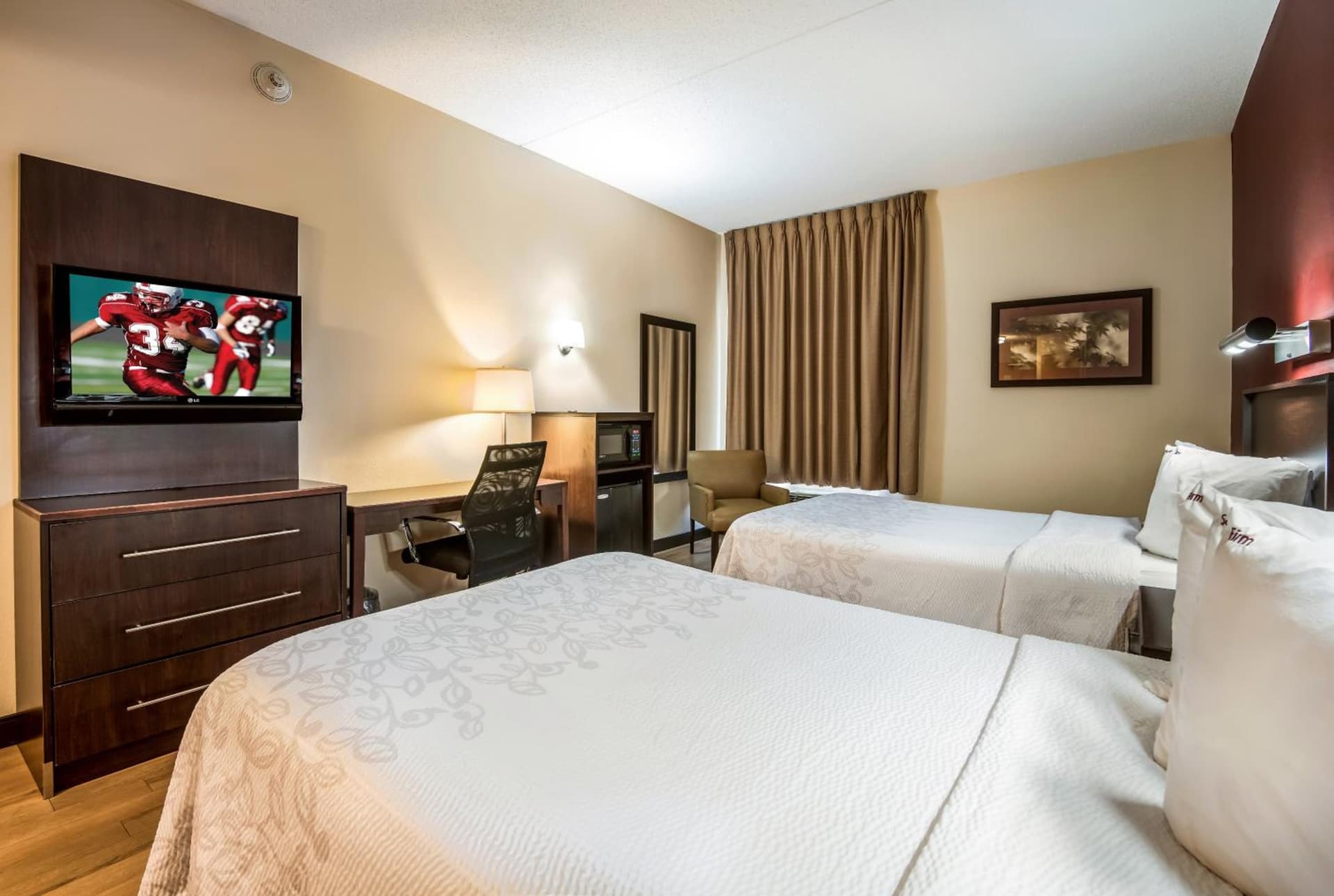 Red Roof Inn PLUS+ San Antonio Downtown - Riverwalk gallery photo in San Antonio, TX — image 7