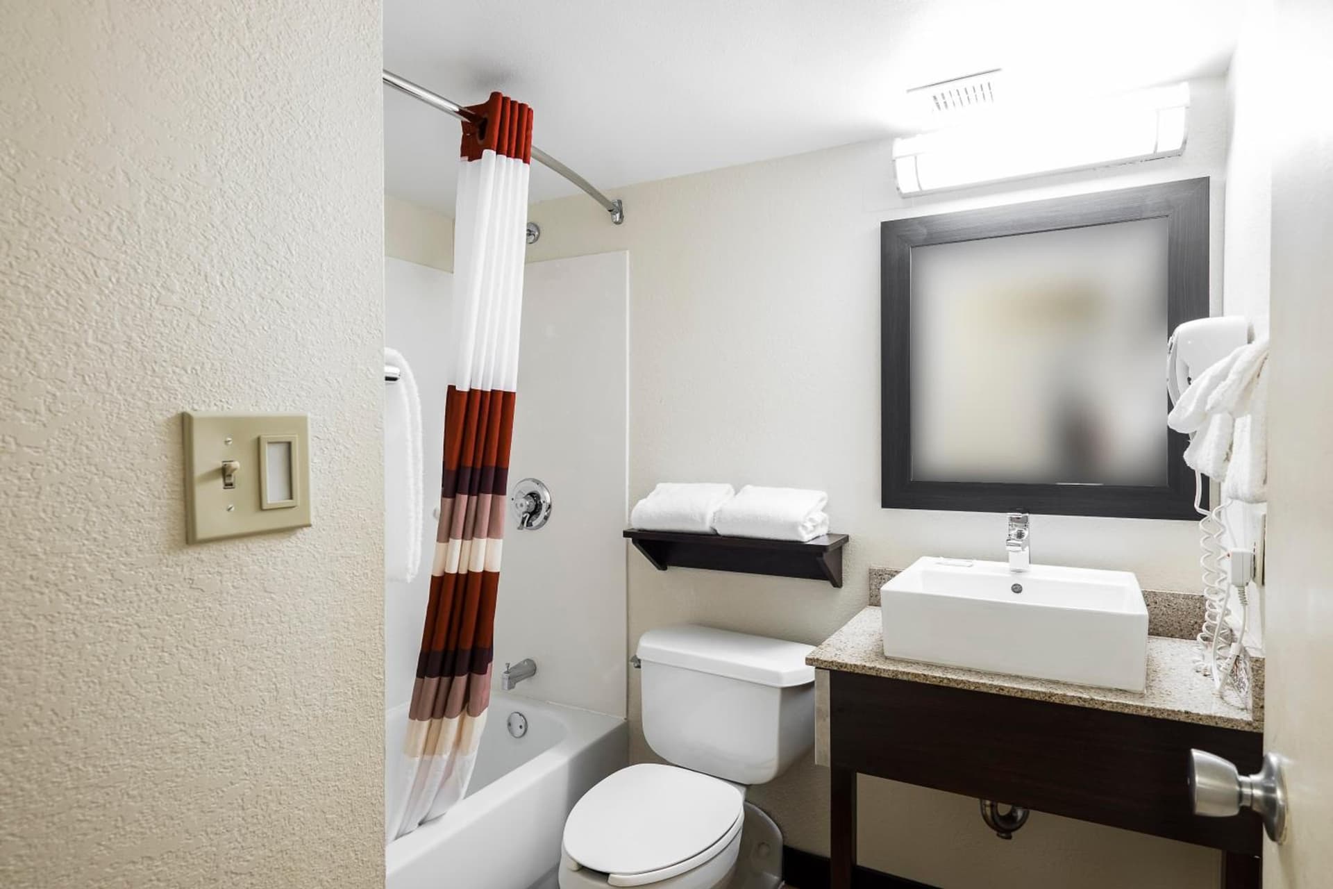 Red Roof Inn PLUS+ San Antonio Downtown - Riverwalk gallery photo in San Antonio, TX — image 20