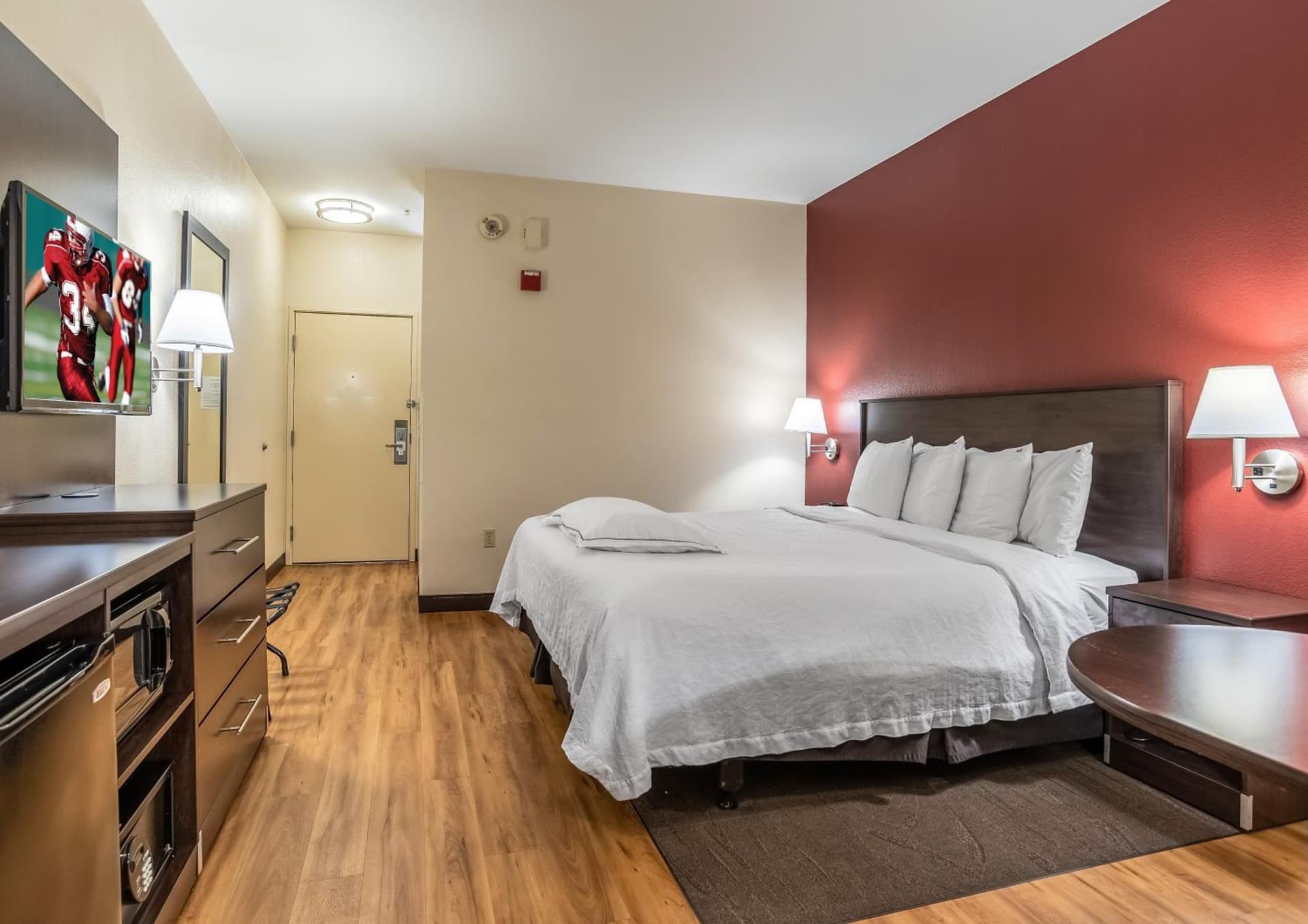 Red Roof Inn PLUS+ San Antonio Downtown - Riverwalk gallery photo in San Antonio, TX — image 11