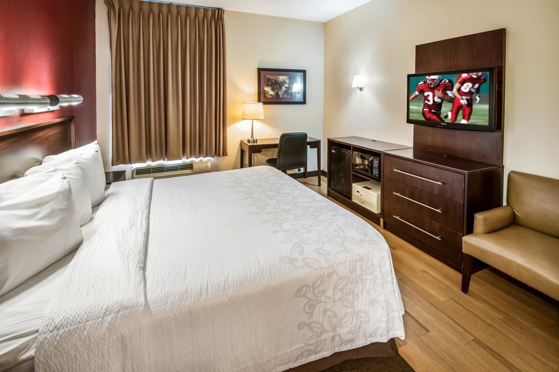 Red Roof Inn PLUS+ San Antonio Downtown - Riverwalk gallery photo in San Antonio, TX — image 12