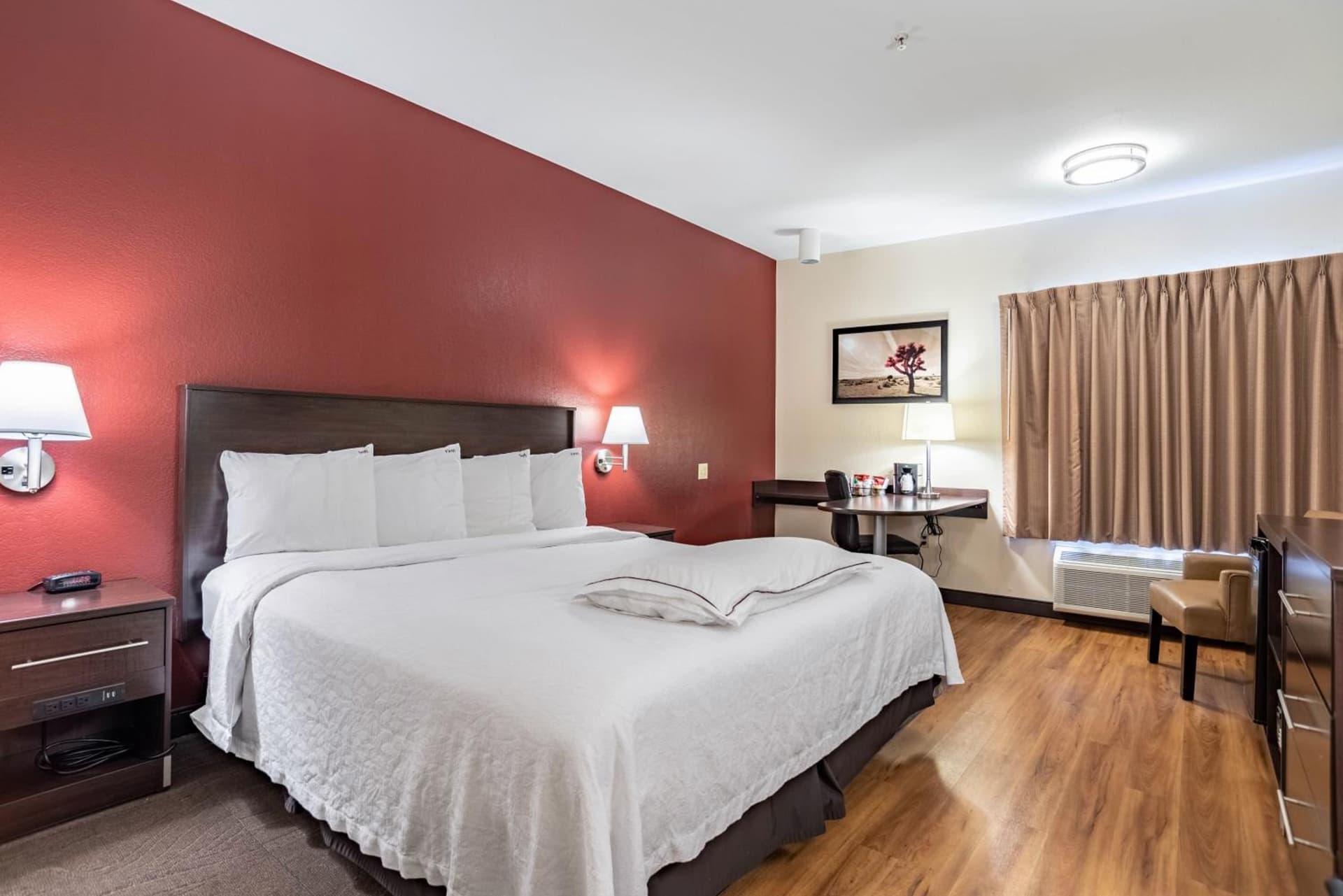 Red Roof Inn PLUS+ San Antonio Downtown - Riverwalk gallery photo in San Antonio, TX — image 4