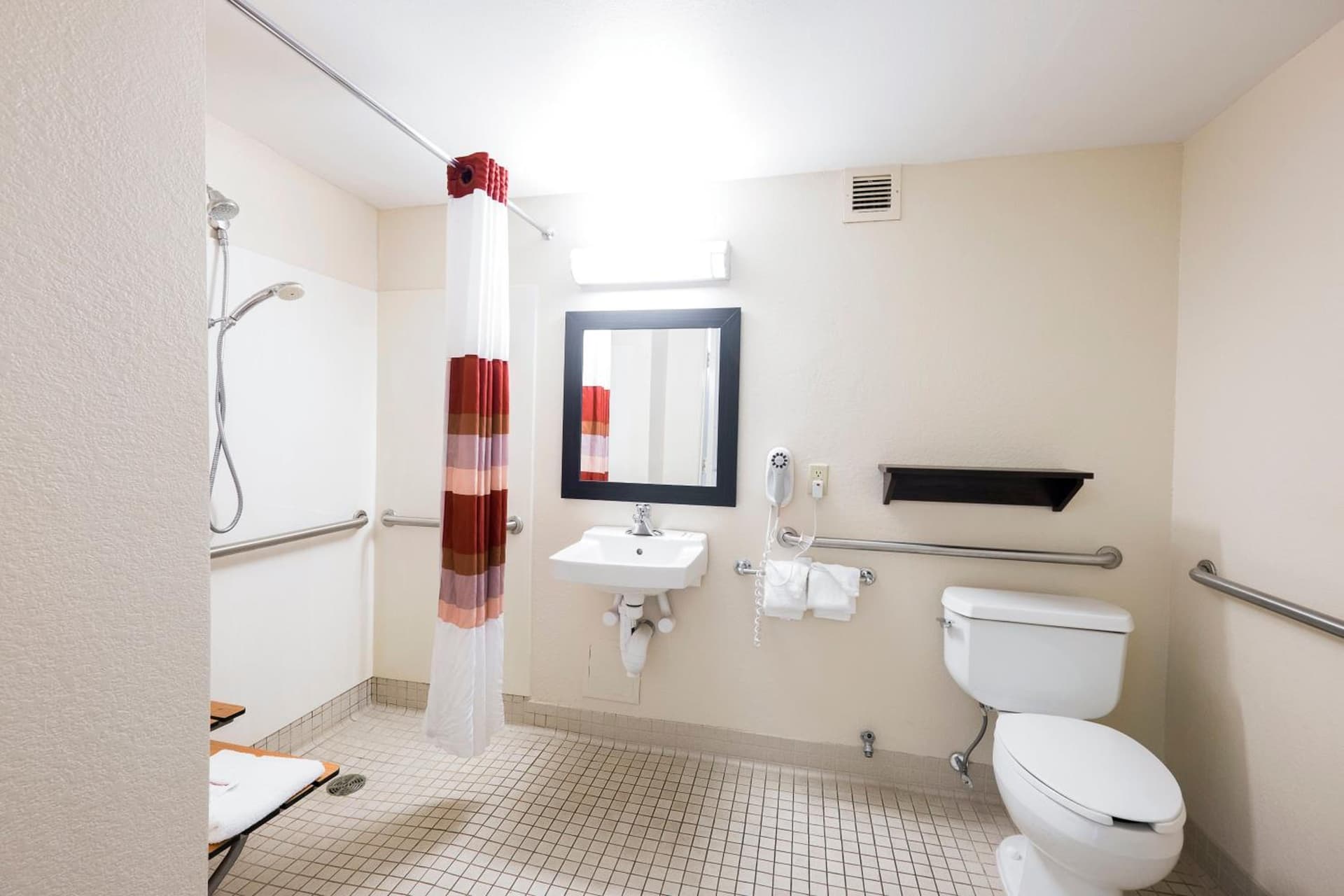 Red Roof Inn PLUS+ San Antonio Downtown - Riverwalk gallery photo in San Antonio, TX — image 24