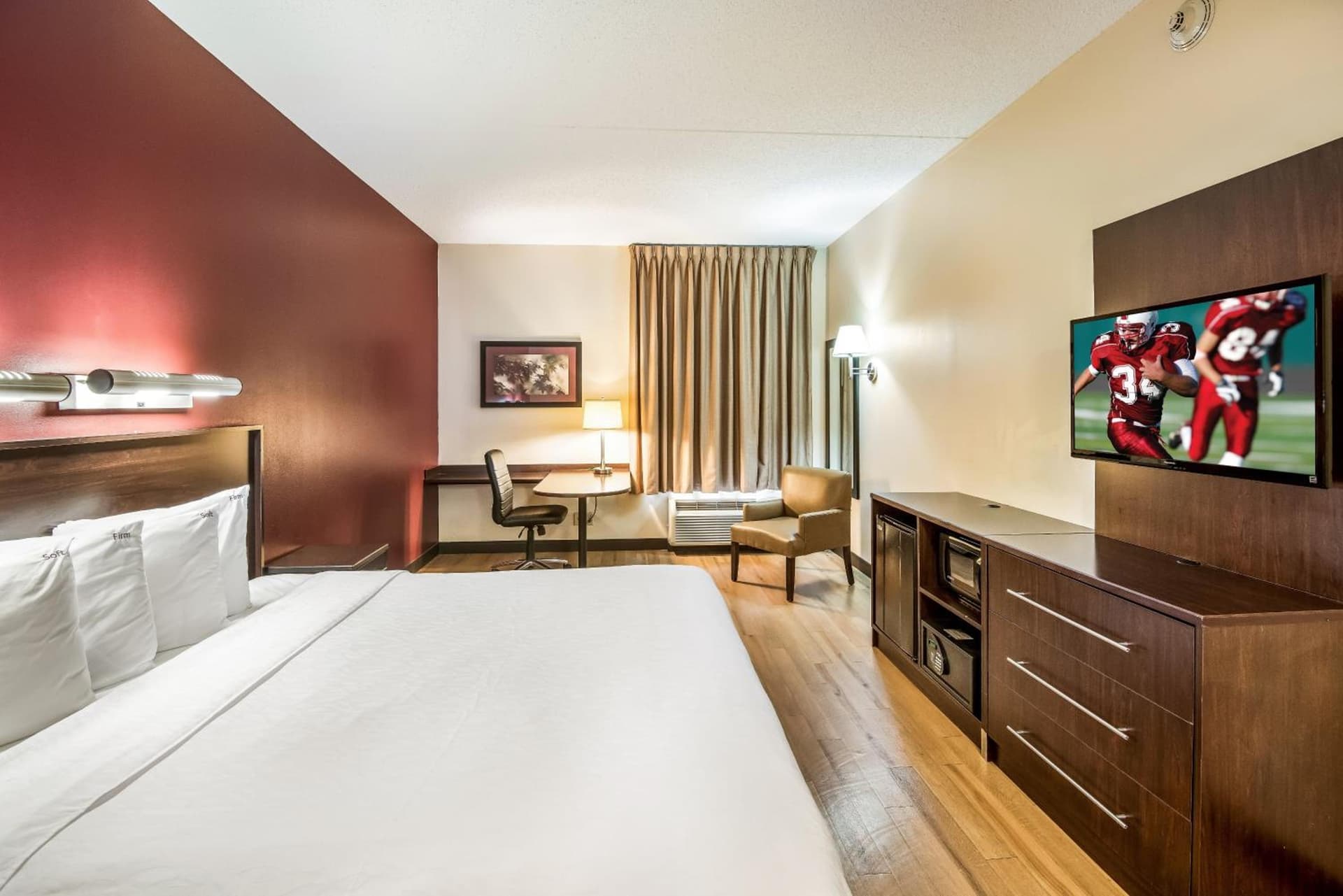 Red Roof Inn PLUS+ San Antonio Downtown - Riverwalk gallery photo in San Antonio, TX — image 10