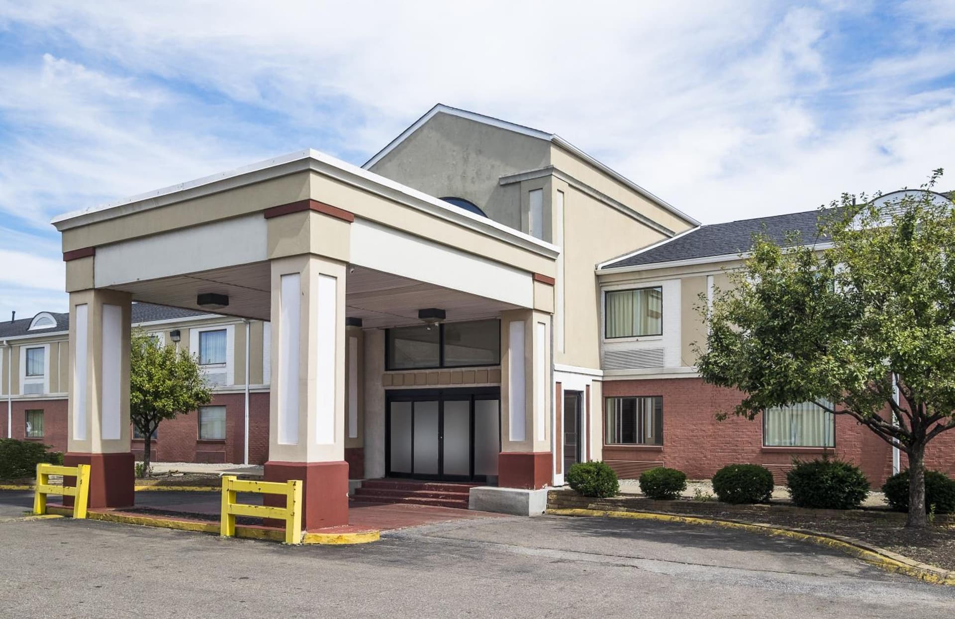 Red Roof Inn Columbus - Ohio State Fairgrounds featured exterior or lobby in Columbus, OH — similar hotel