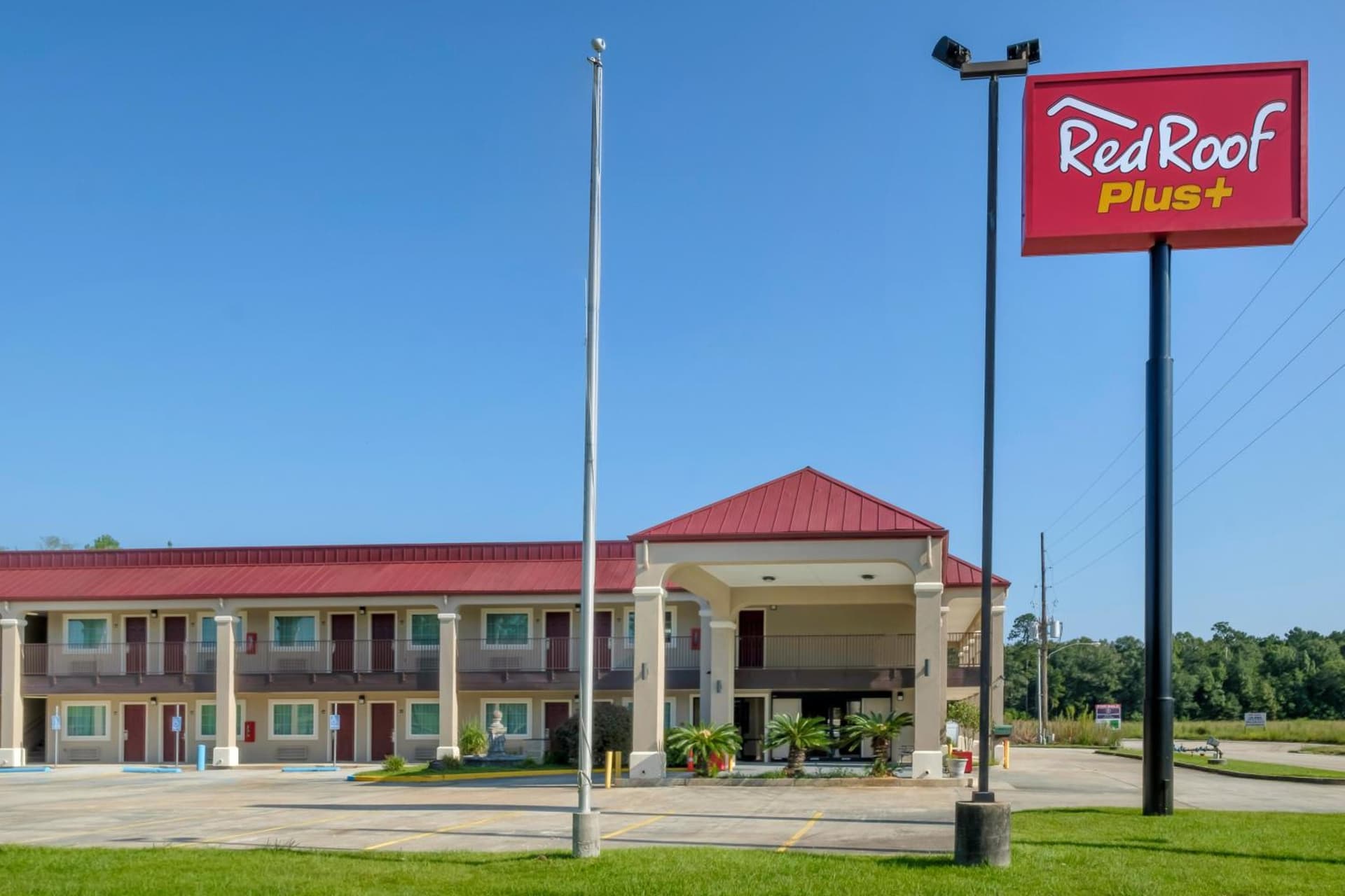 Red Roof Inn PLUS+ Hammond interior in Hammond, LA — gallery photo 2