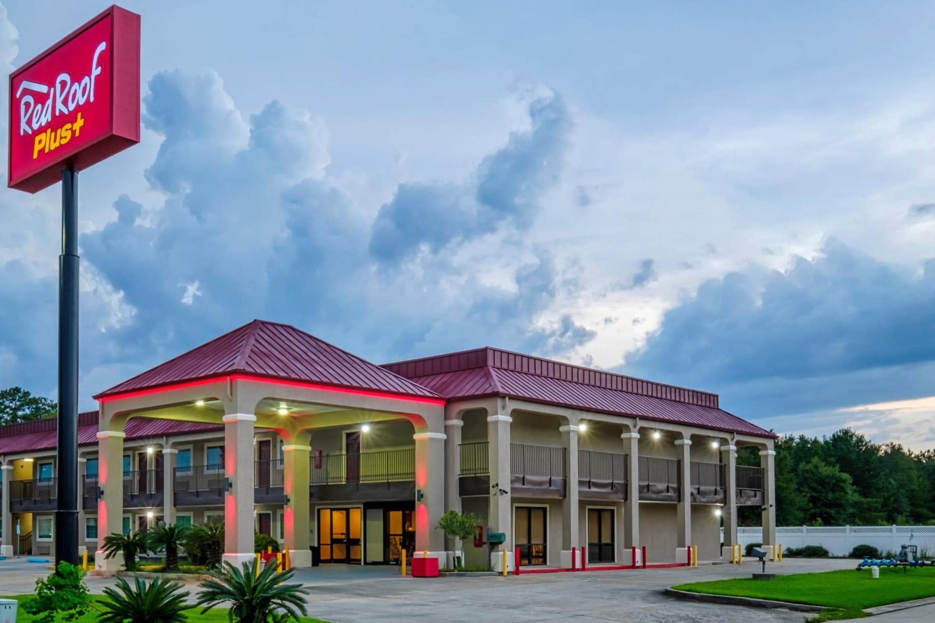 Red Roof Inn PLUS+ Hammond property views in Hammond, LA — gallery photo 3