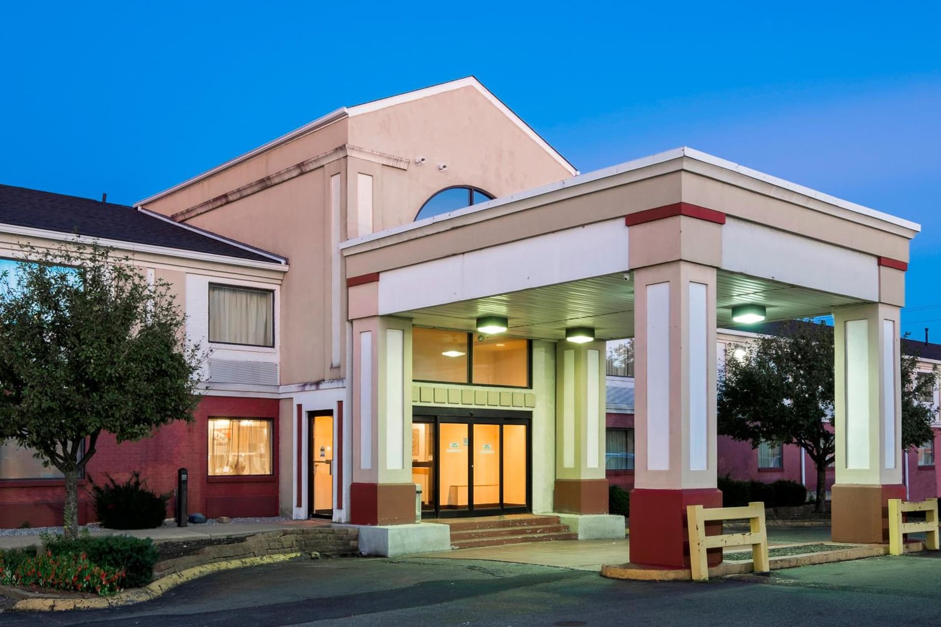 Red Roof Inn Columbus - Ohio State Fairgrounds interior in Columbus, OH — gallery photo 2