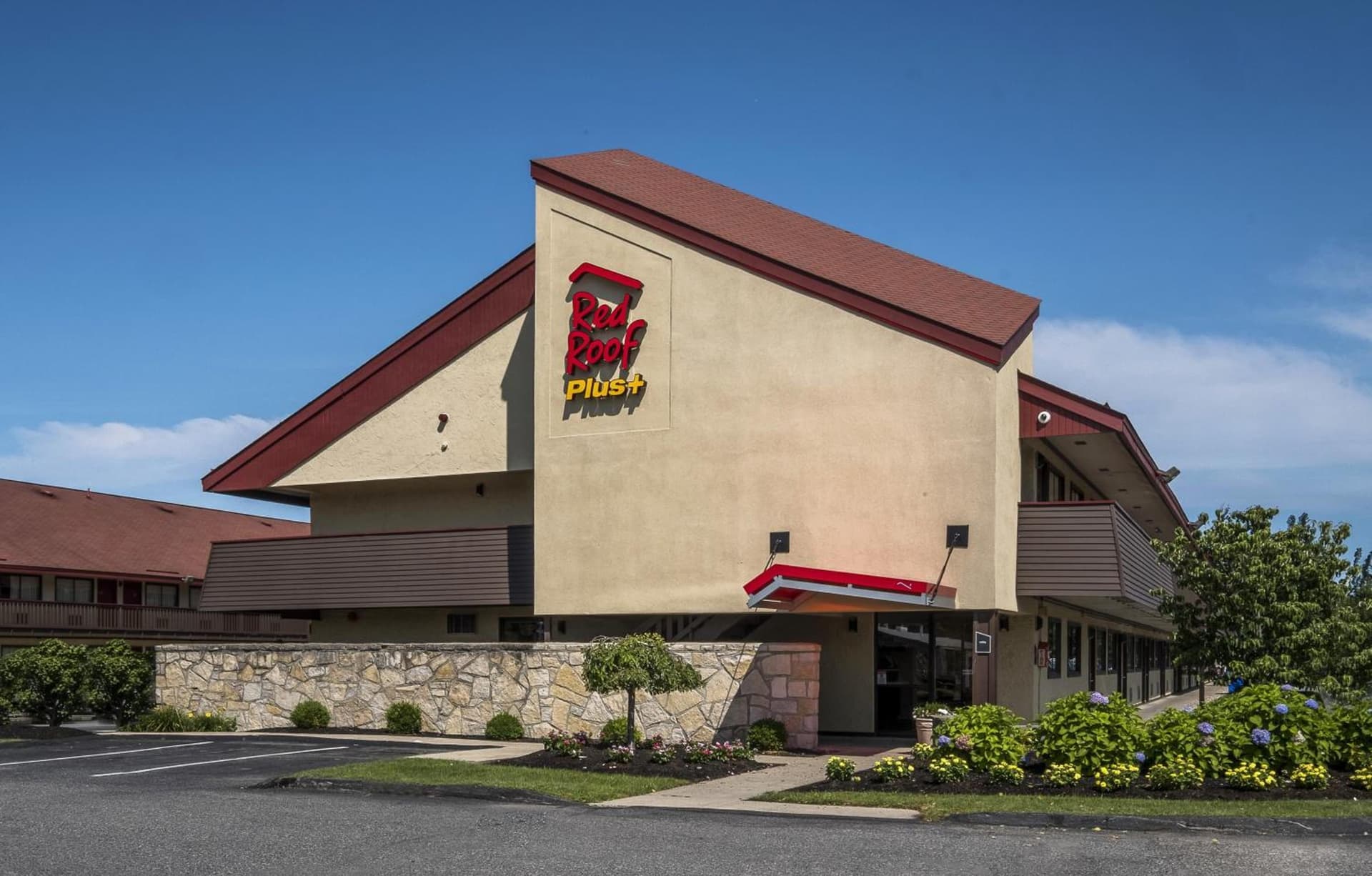 Red Roof Inn PLUS + Boston - Framingham interior in Framingham, MA — gallery photo 2