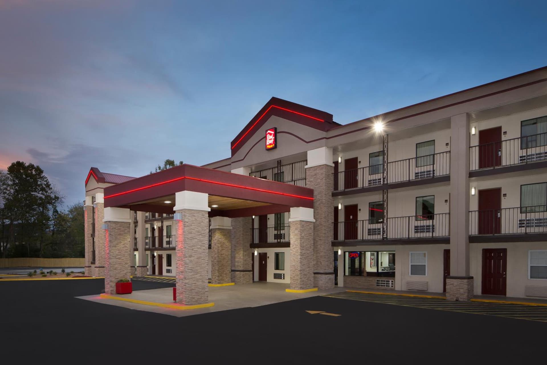 Red Roof Inn PLUS+ Birmingham East – Irondale/Airport interior in Birmingham, AL — gallery photo 2