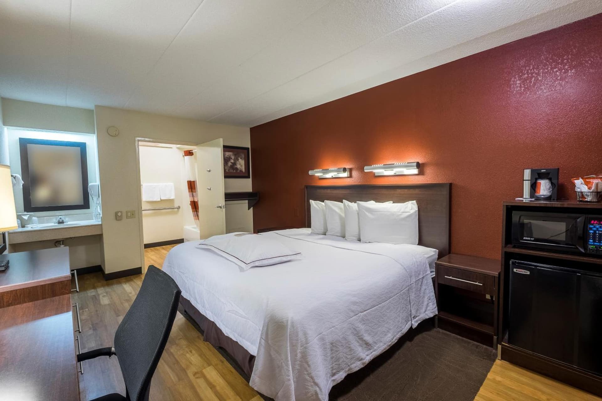 Red Roof Inn PLUS+ Statesville gallery photo in Statesville, NC — image 4
