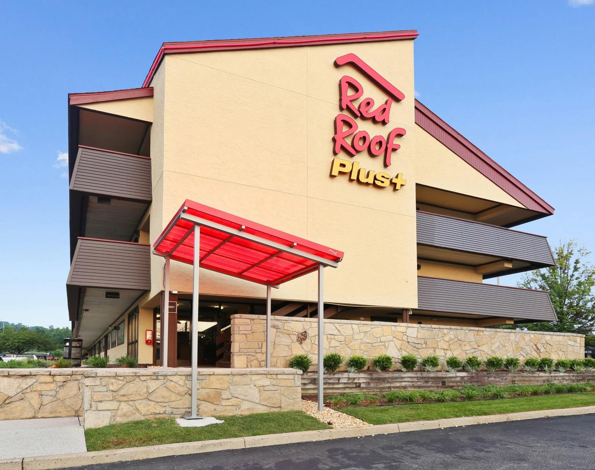 Red Roof Inn PLUS+ Baltimore North - Timonium property views in Timonium, MD — gallery photo 3