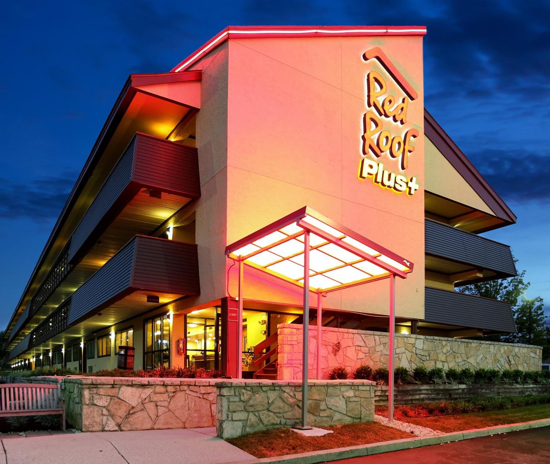 Red Roof Inn PLUS+ Baltimore North - Timonium interior in Timonium, MD — gallery photo 2