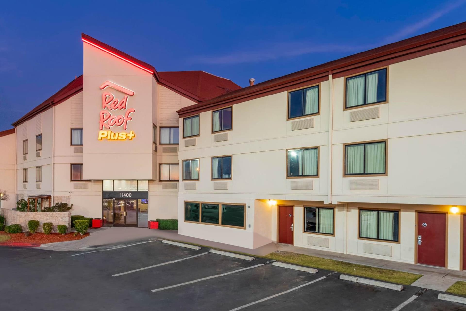 Red Roof Inn PLUS+ El Paso East interior in El Paso, TX — gallery photo 2