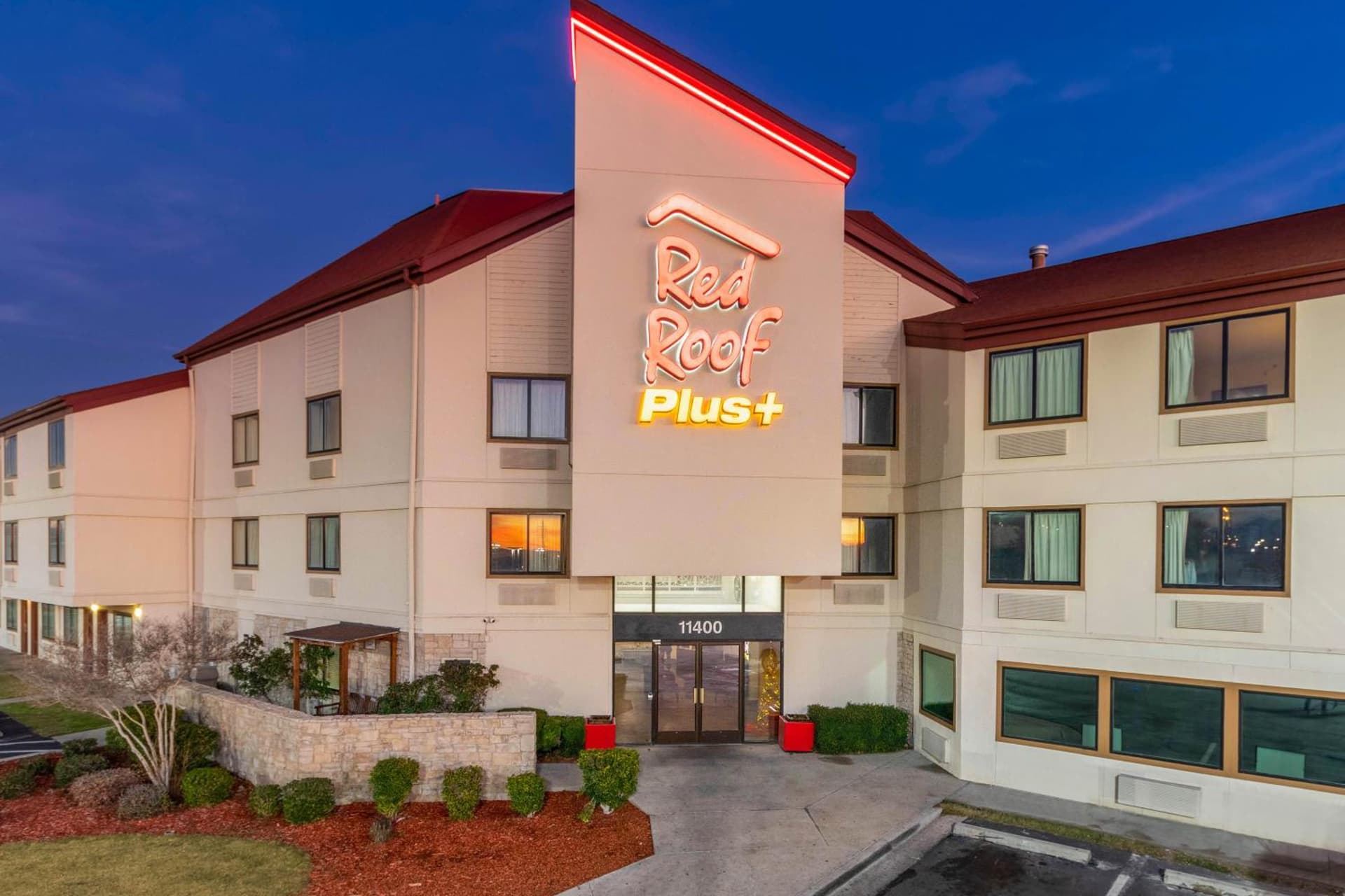 Red Roof Inn PLUS+ El Paso East property views in El Paso, TX — gallery photo 3