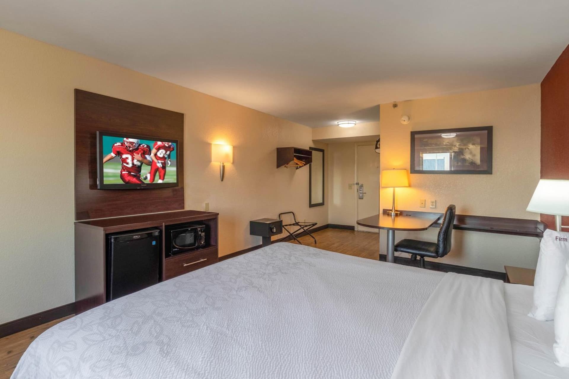 Red Roof Inn PLUS+ El Paso East gallery photo in El Paso, TX — image 31