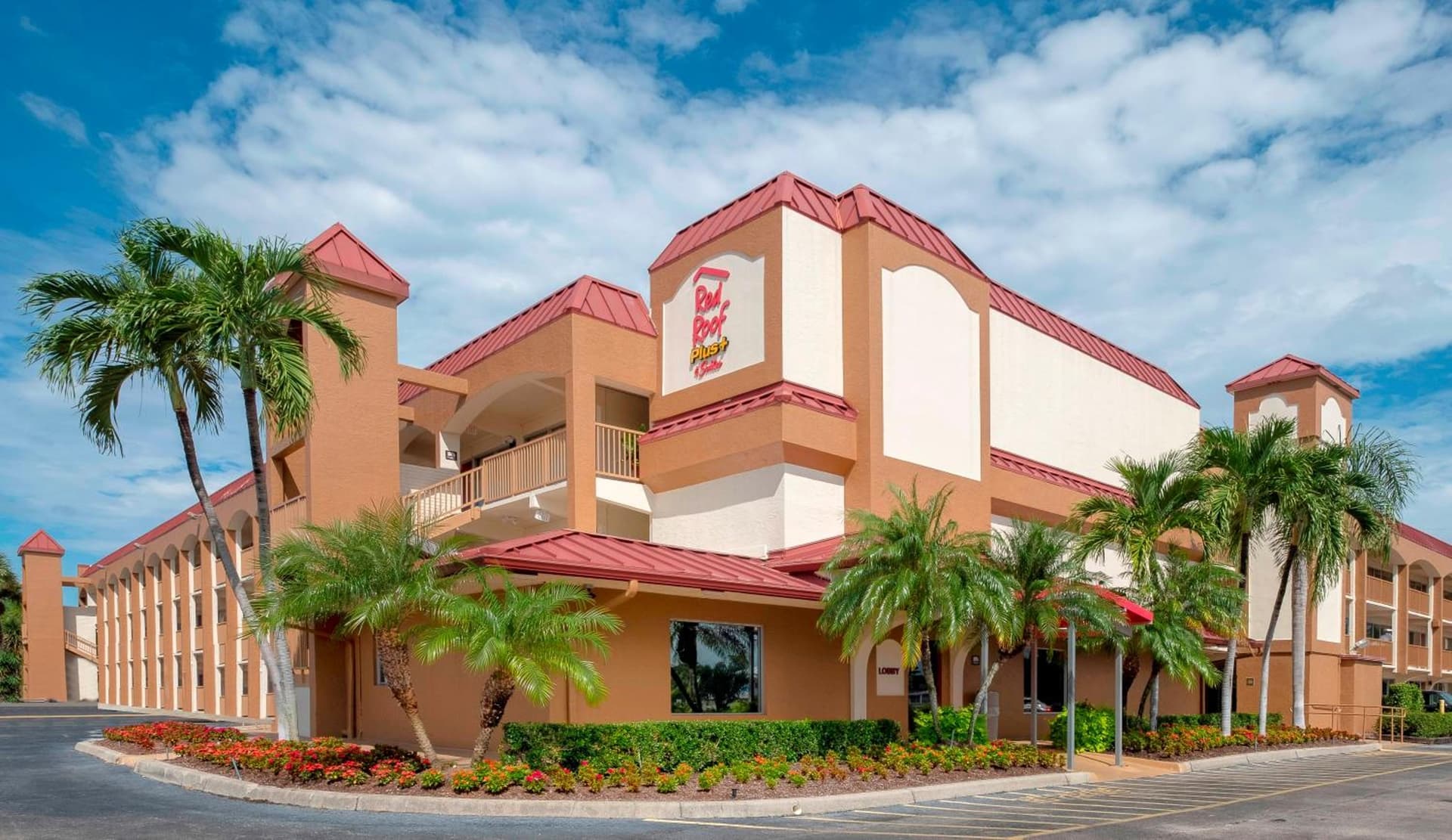 Red Roof Inn PLUS+ & Suites Naples Downtown-5th Ave S interior in Naples, FL — gallery photo 2