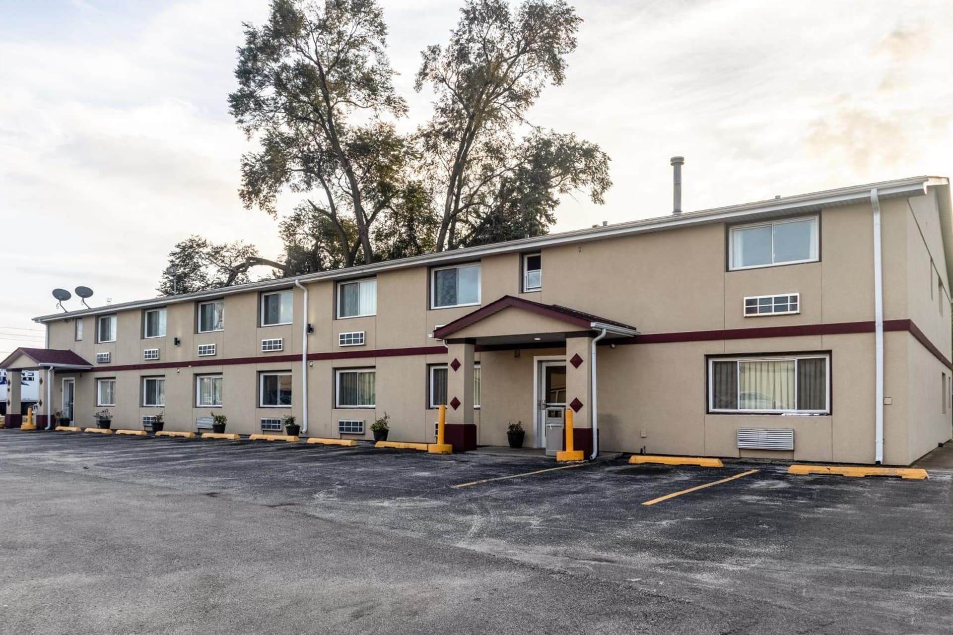 Red Roof Inn Chicago - Alsip interior in Chicago, IL — gallery photo 2