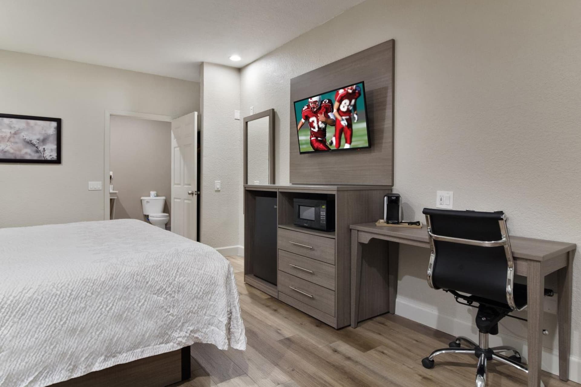 Red Roof Inn PLUS + Galveston - Beachfront gallery photo in Galveston, TX — image 31