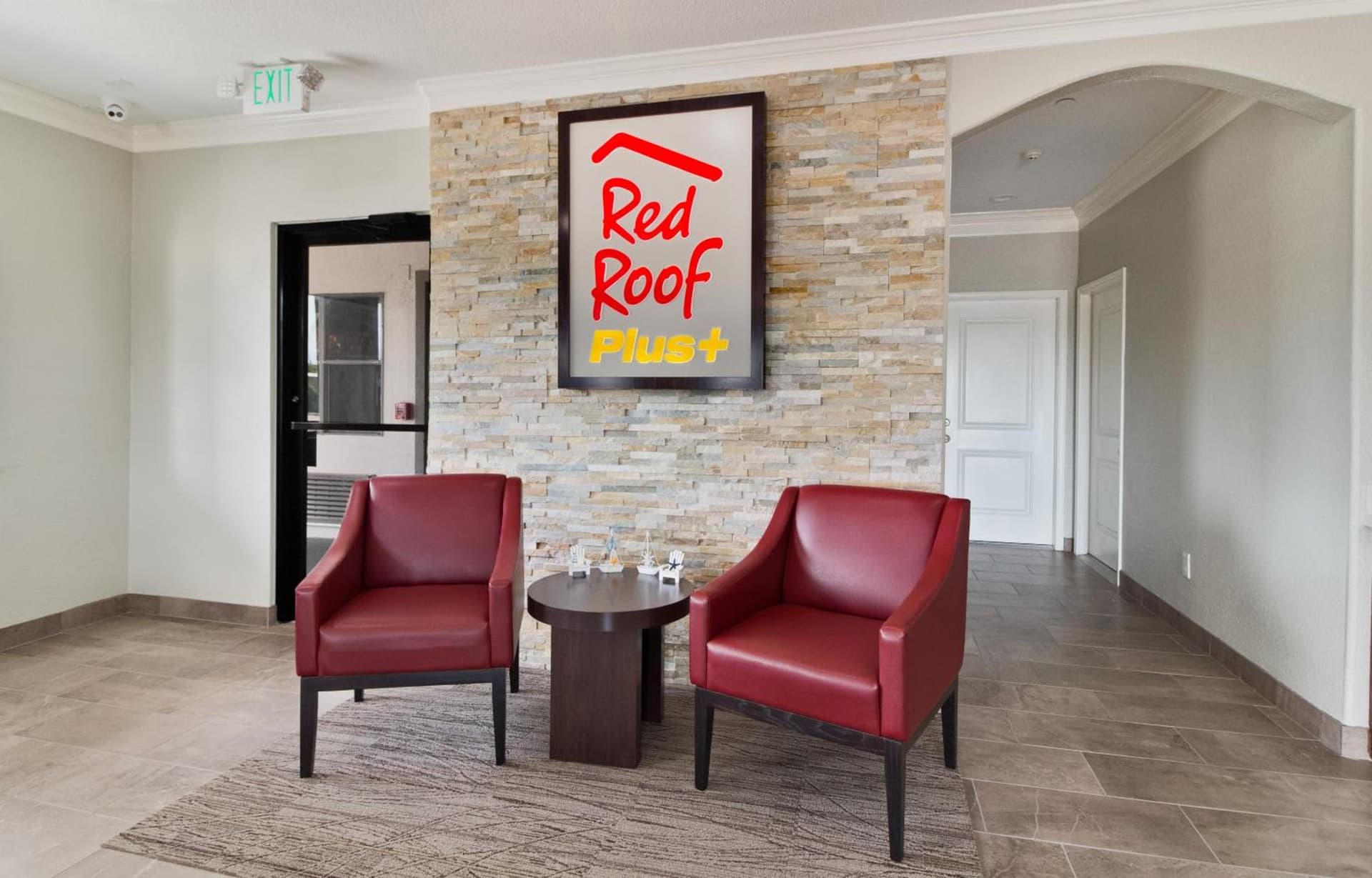 Red Roof Inn PLUS + Galveston - Beachfront gallery photo in Galveston, TX — image 26