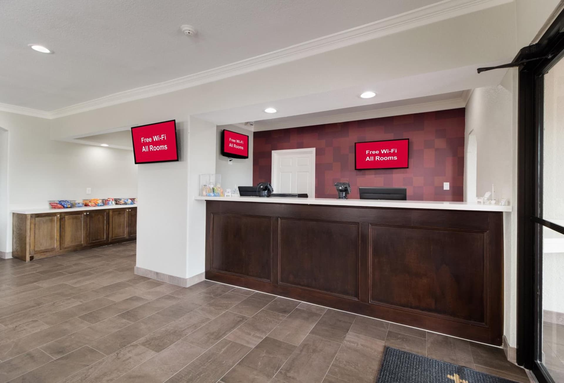Red Roof Inn PLUS + Galveston - Beachfront interior in Galveston, TX — gallery photo 2