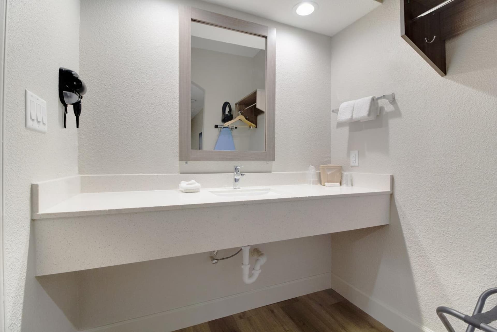 Red Roof Inn PLUS + Galveston - Beachfront gallery photo in Galveston, TX — image 19