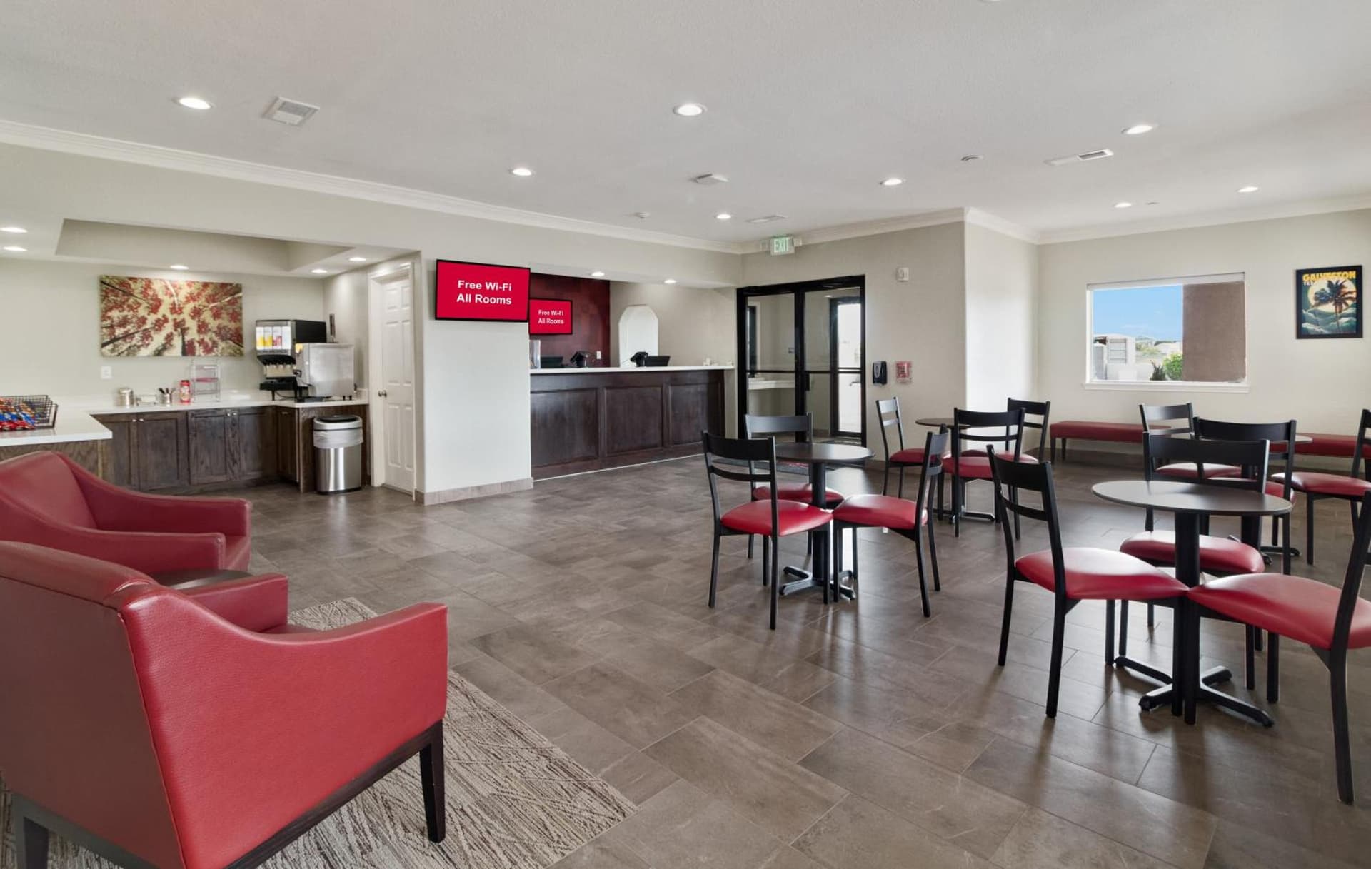 Red Roof Inn PLUS + Galveston - Beachfront gallery photo in Galveston, TX — image 6