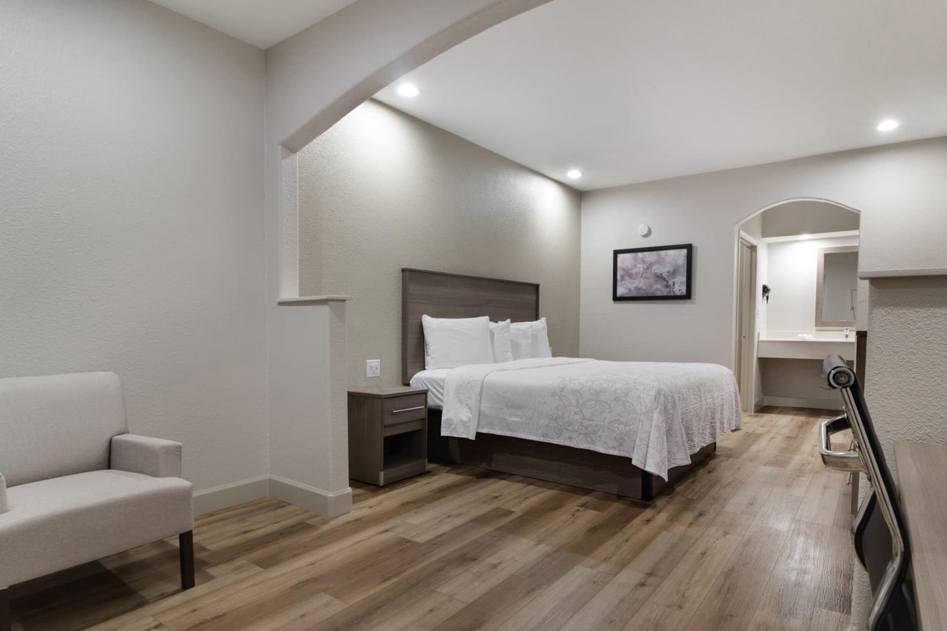 Red Roof Inn PLUS + Galveston - Beachfront property views in Galveston, TX — gallery photo 3