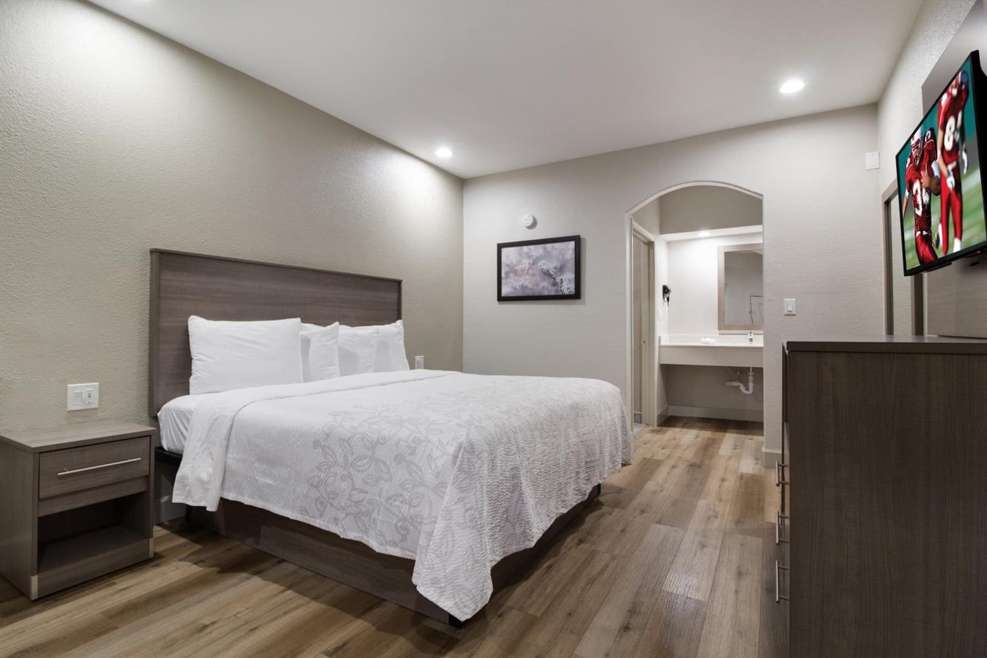 Red Roof Inn PLUS + Galveston - Beachfront gallery photo in Galveston, TX — image 32