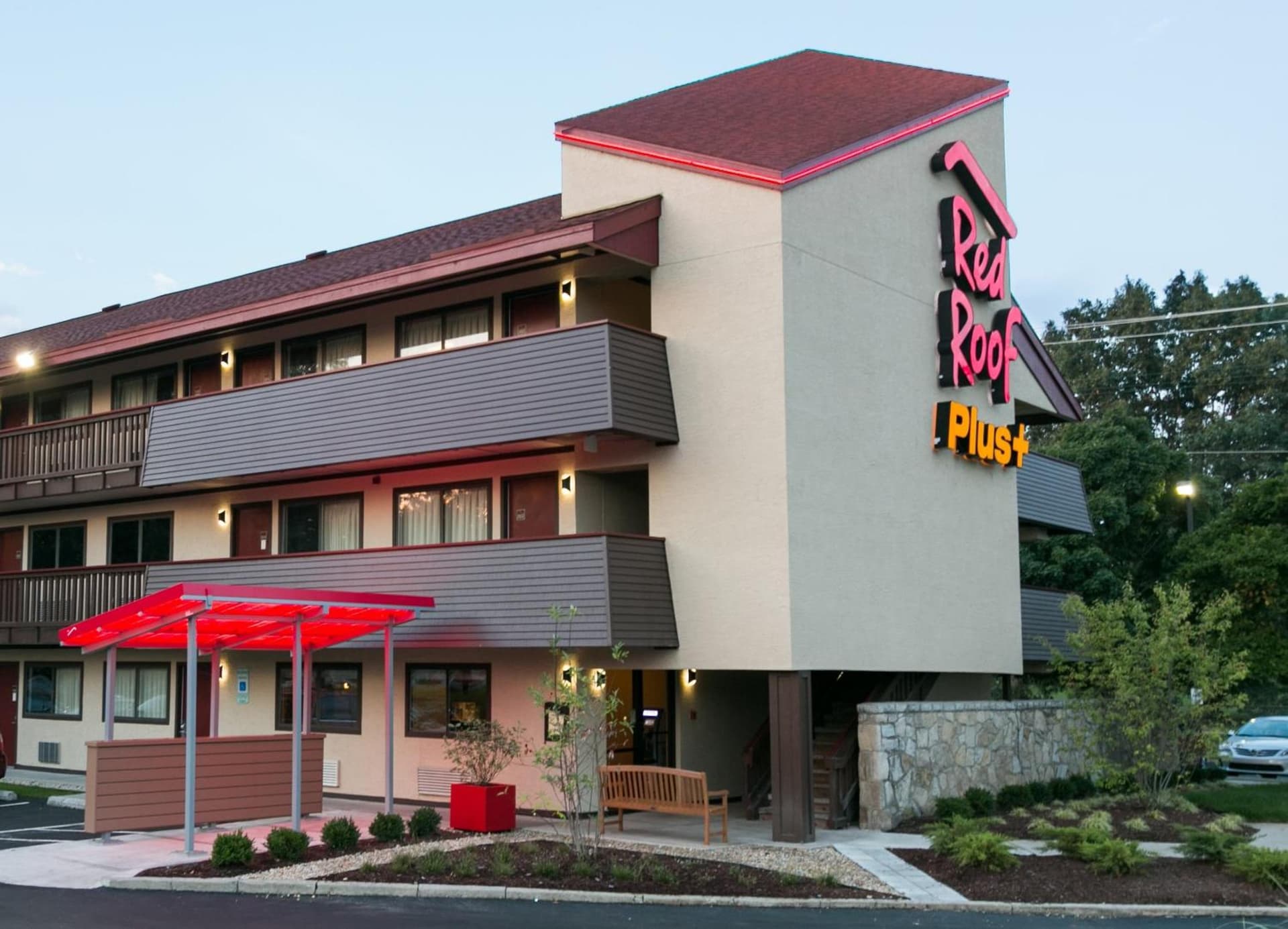 Red Roof Inn PLUS+ Columbus-Ohio State University OSU property views in Columbus, OH — gallery photo 3