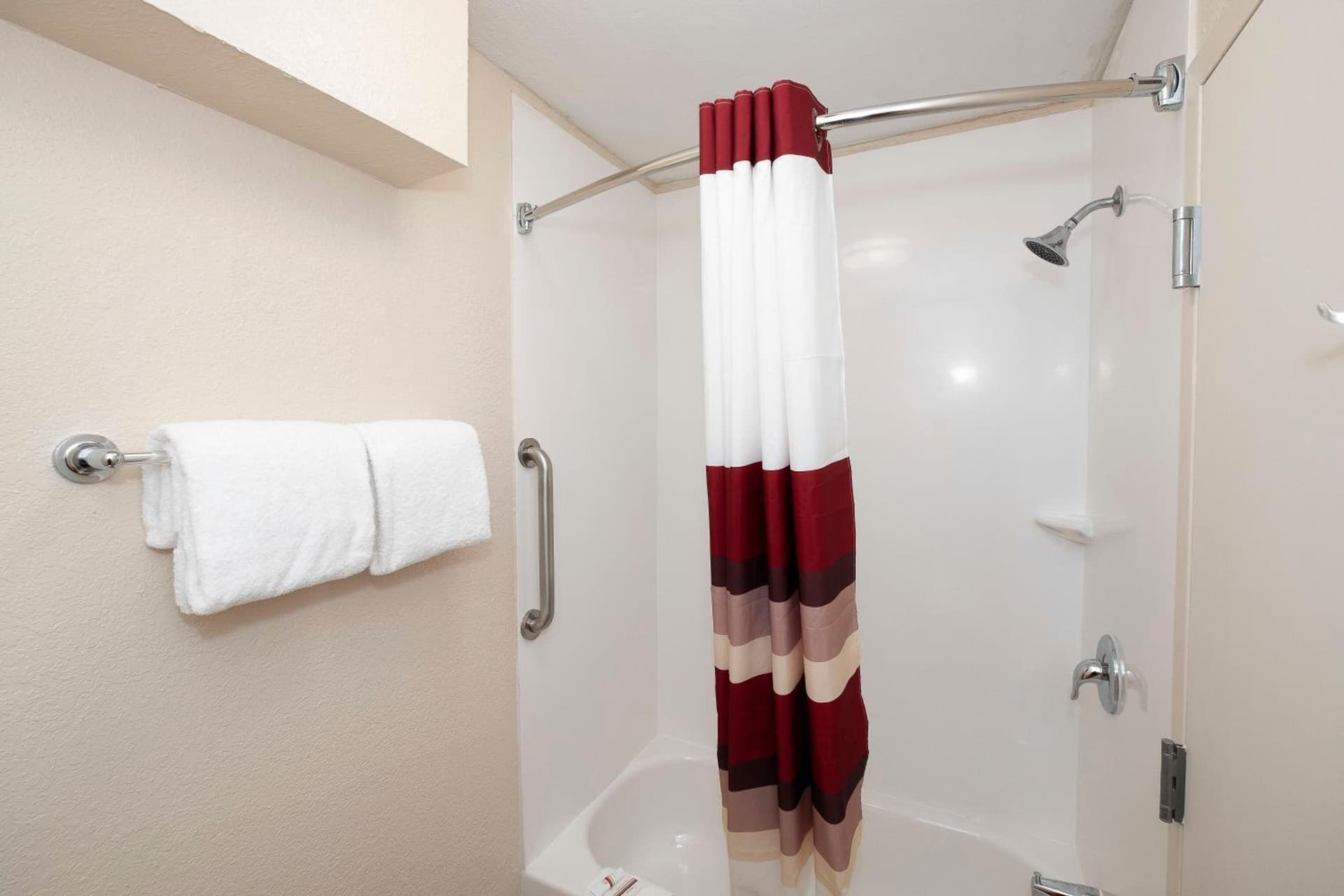 Red Roof Inn PLUS+ Jacksonville – Southpoint gallery photo in Jacksonville, FL — image 14