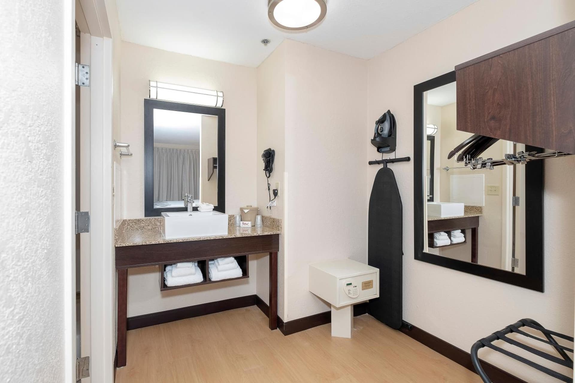 Red Roof Inn PLUS+ Jacksonville – Southpoint gallery photo in Jacksonville, FL — image 28