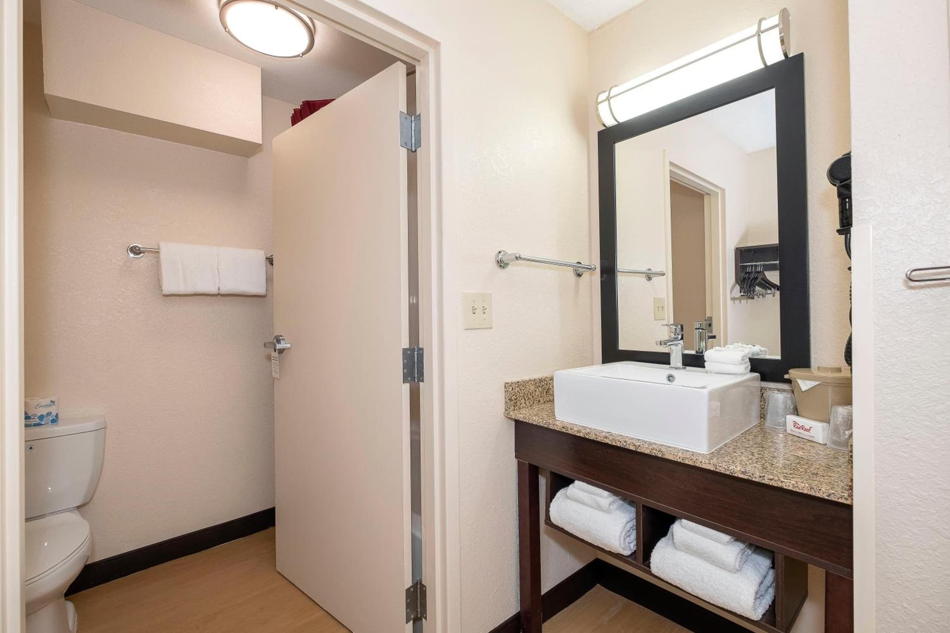 Red Roof Inn PLUS+ Jacksonville – Southpoint gallery photo in Jacksonville, FL — image 40